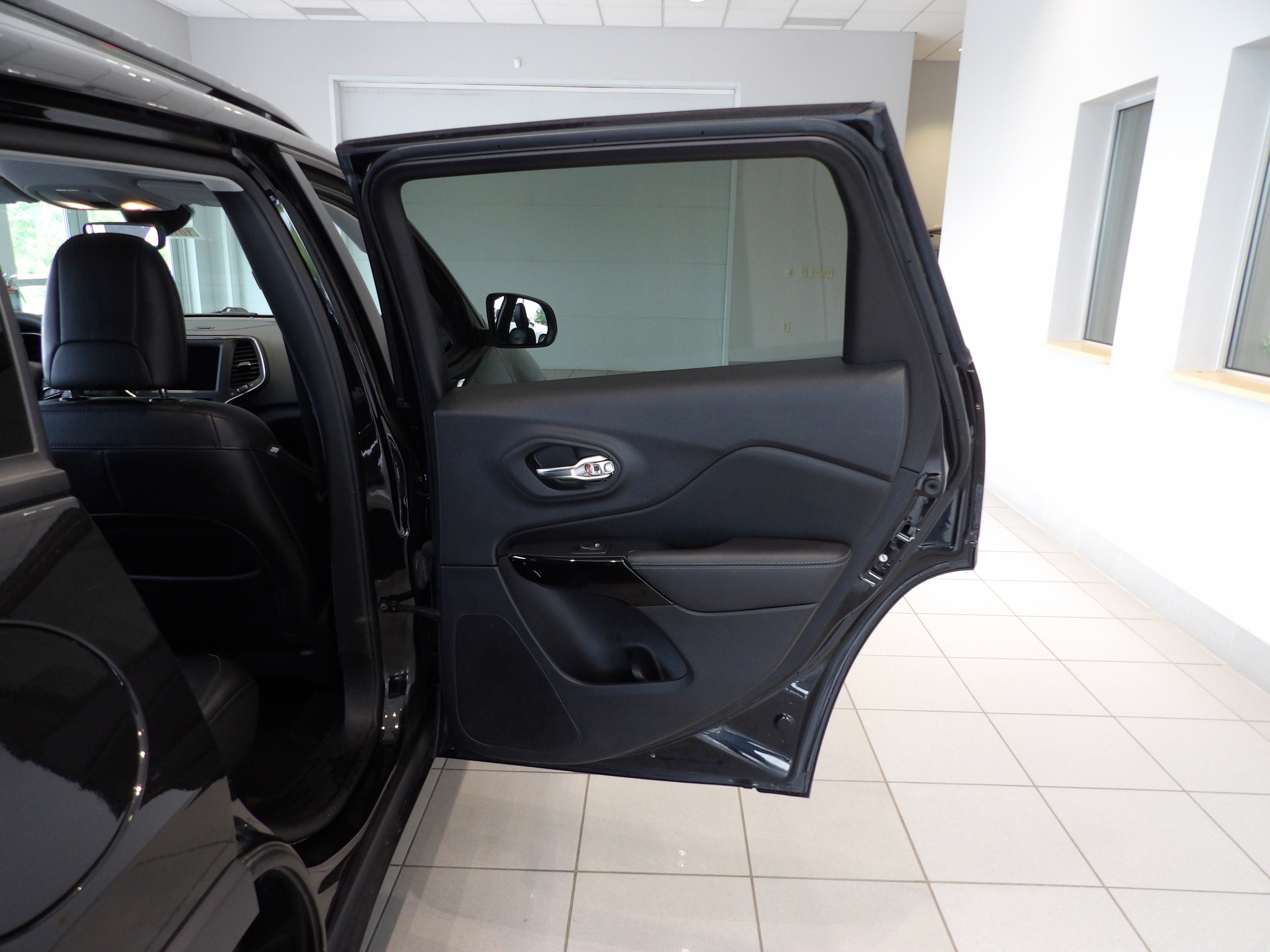 2023 Jeep Cherokee Altitude Lux