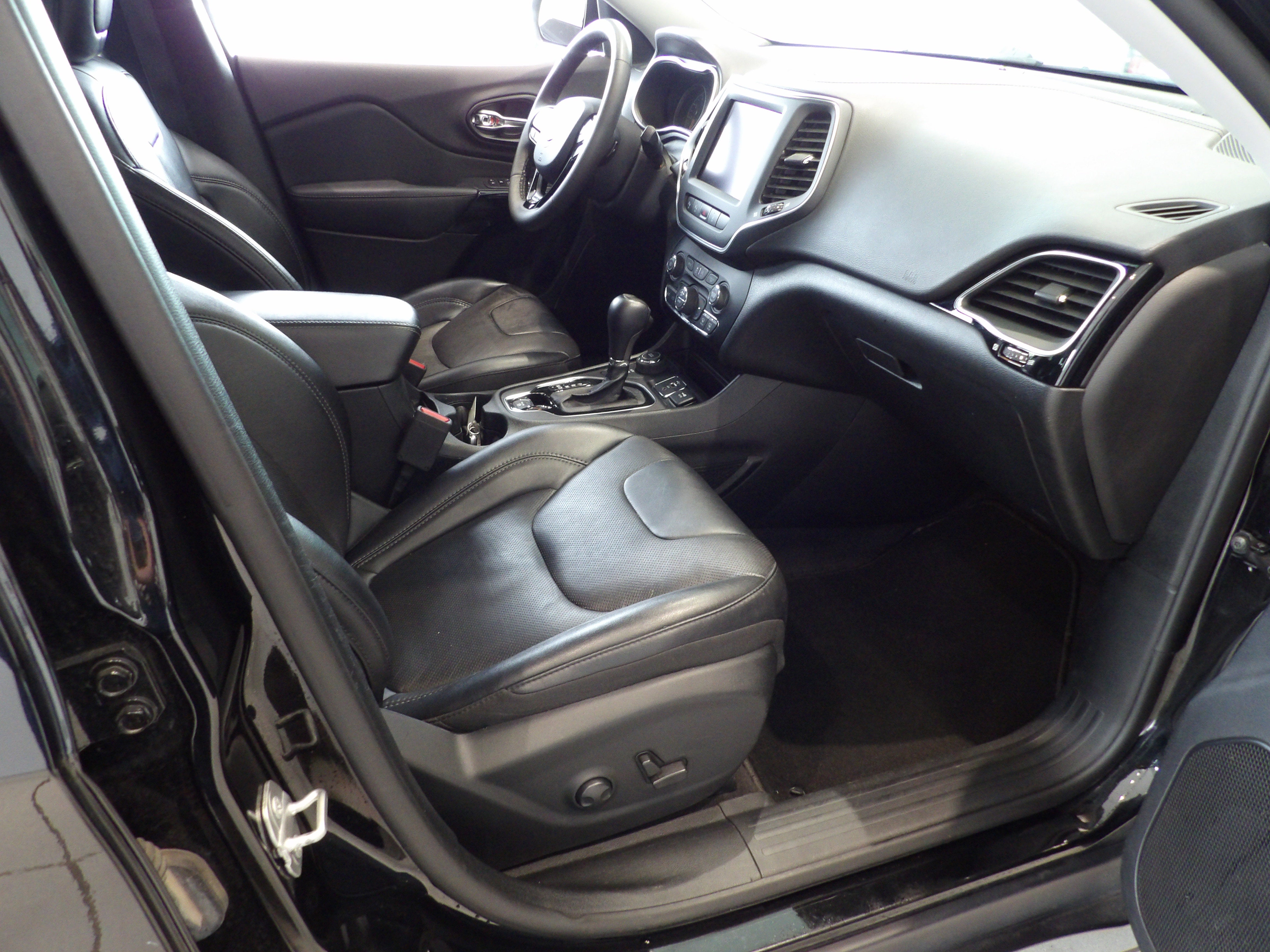 2023 Jeep Cherokee Altitude Lux