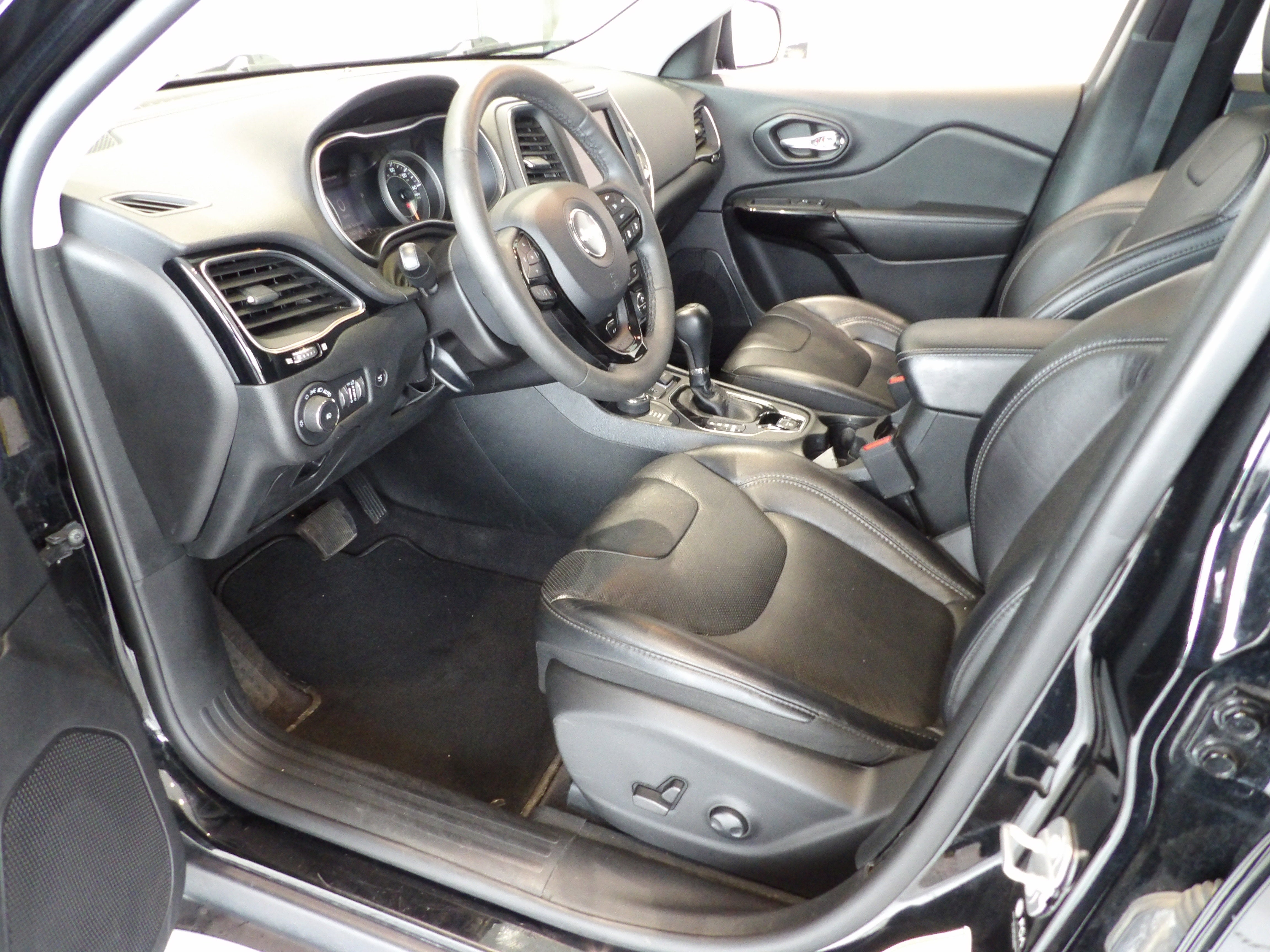 2023 Jeep Cherokee Altitude Lux