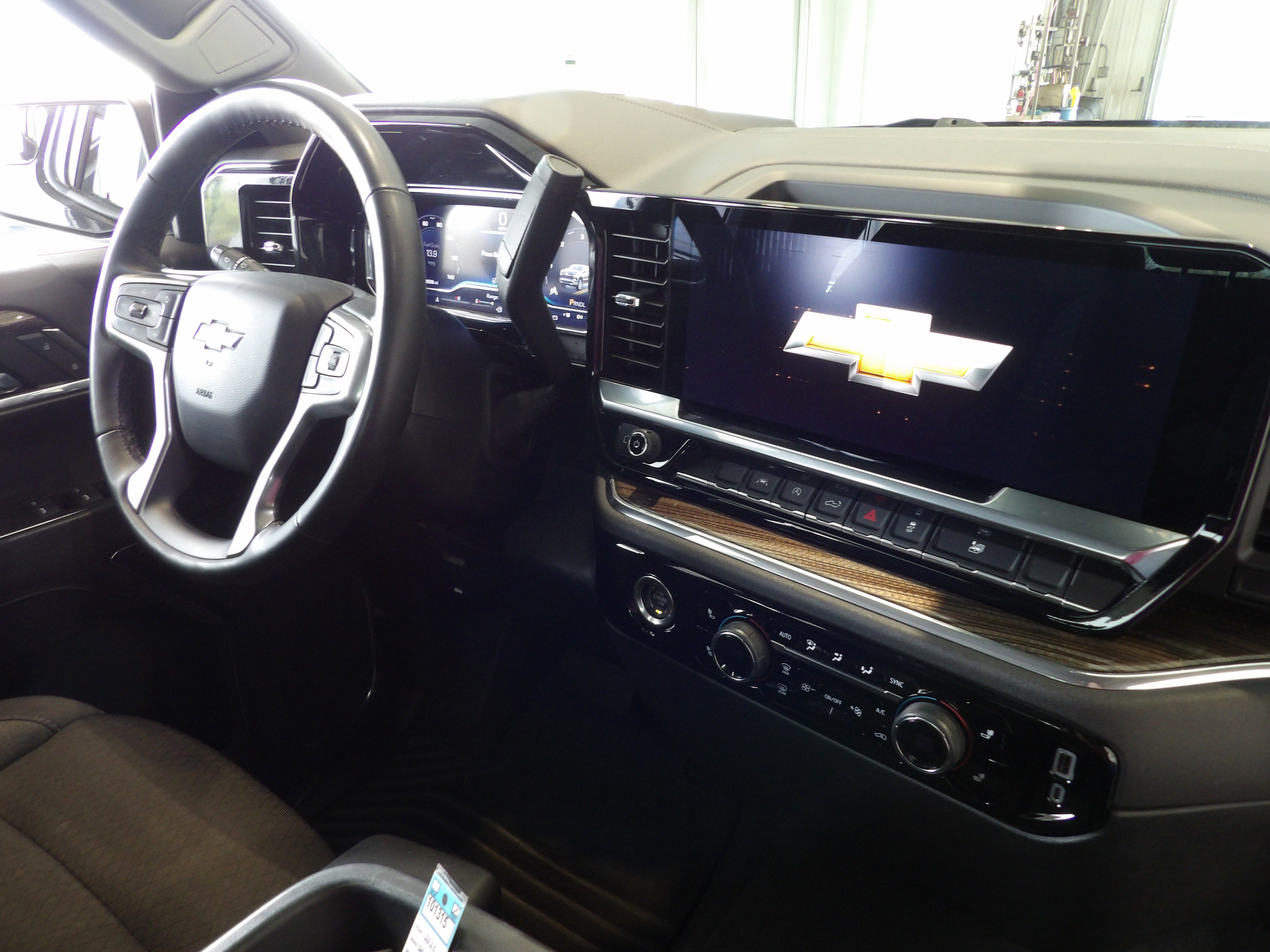2023 Chevrolet Silverado 1500 LT (2FL)