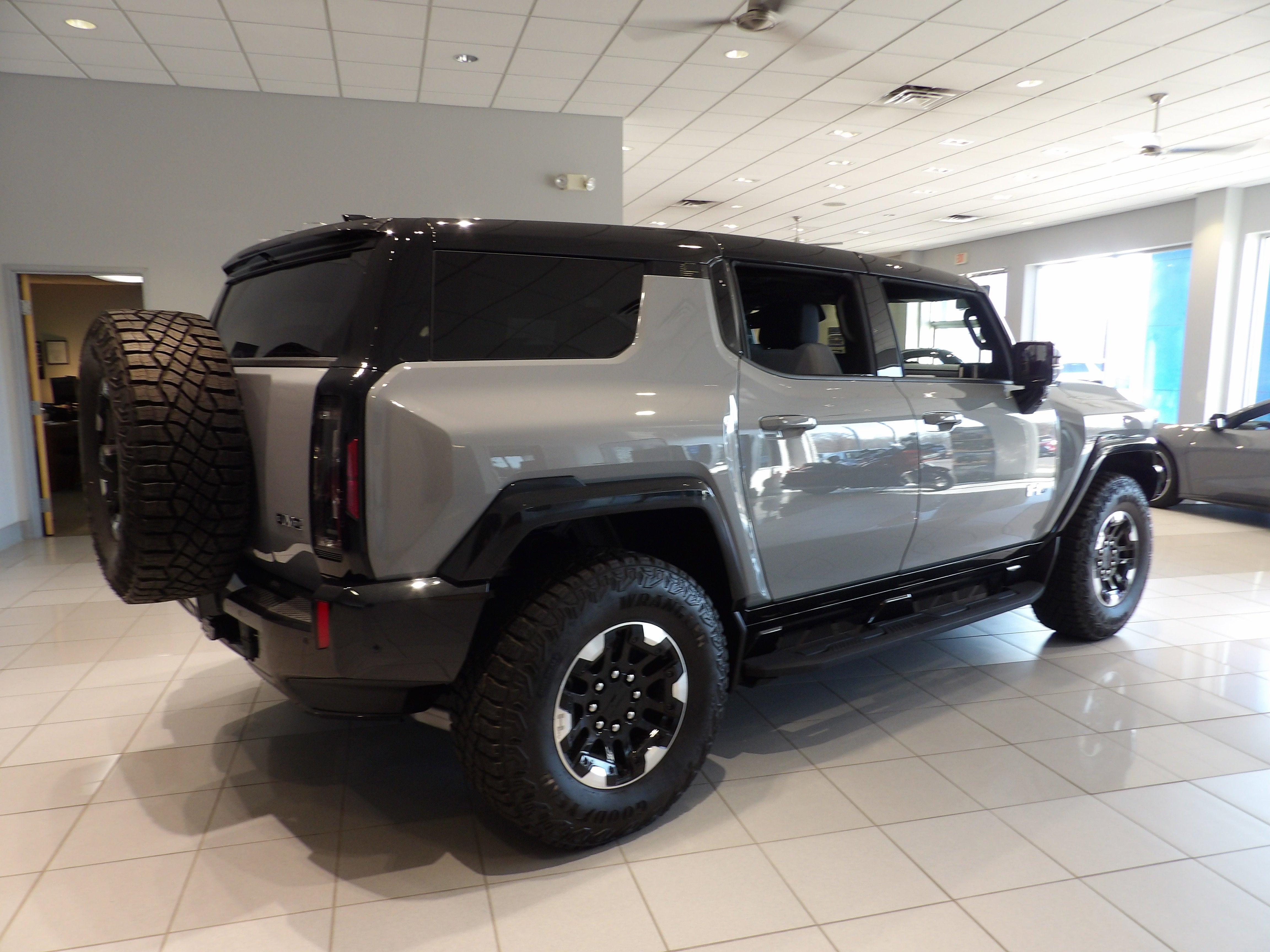 2024 GMC HUMMER EV SUV 2X