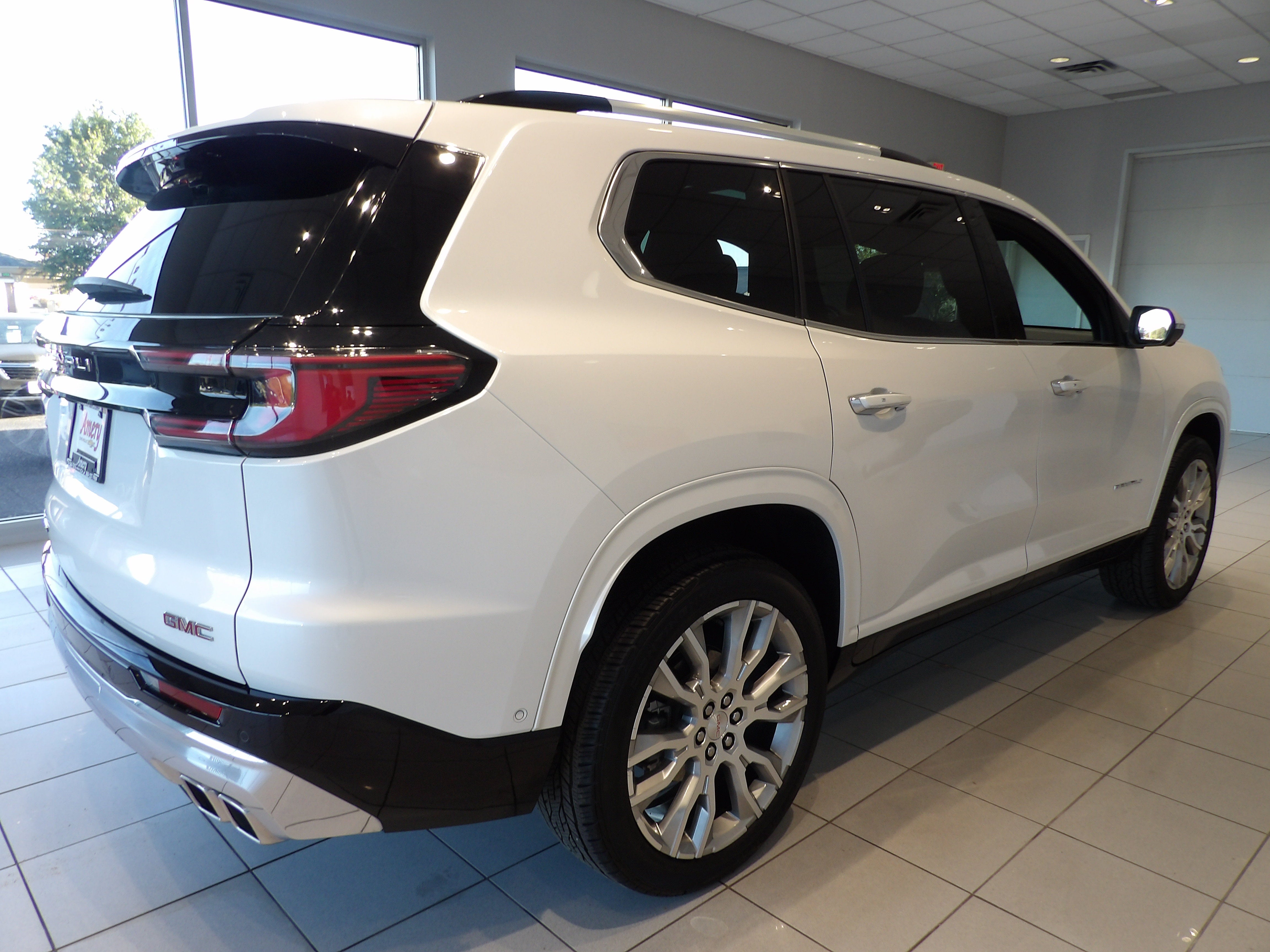 2025 GMC Acadia Denali