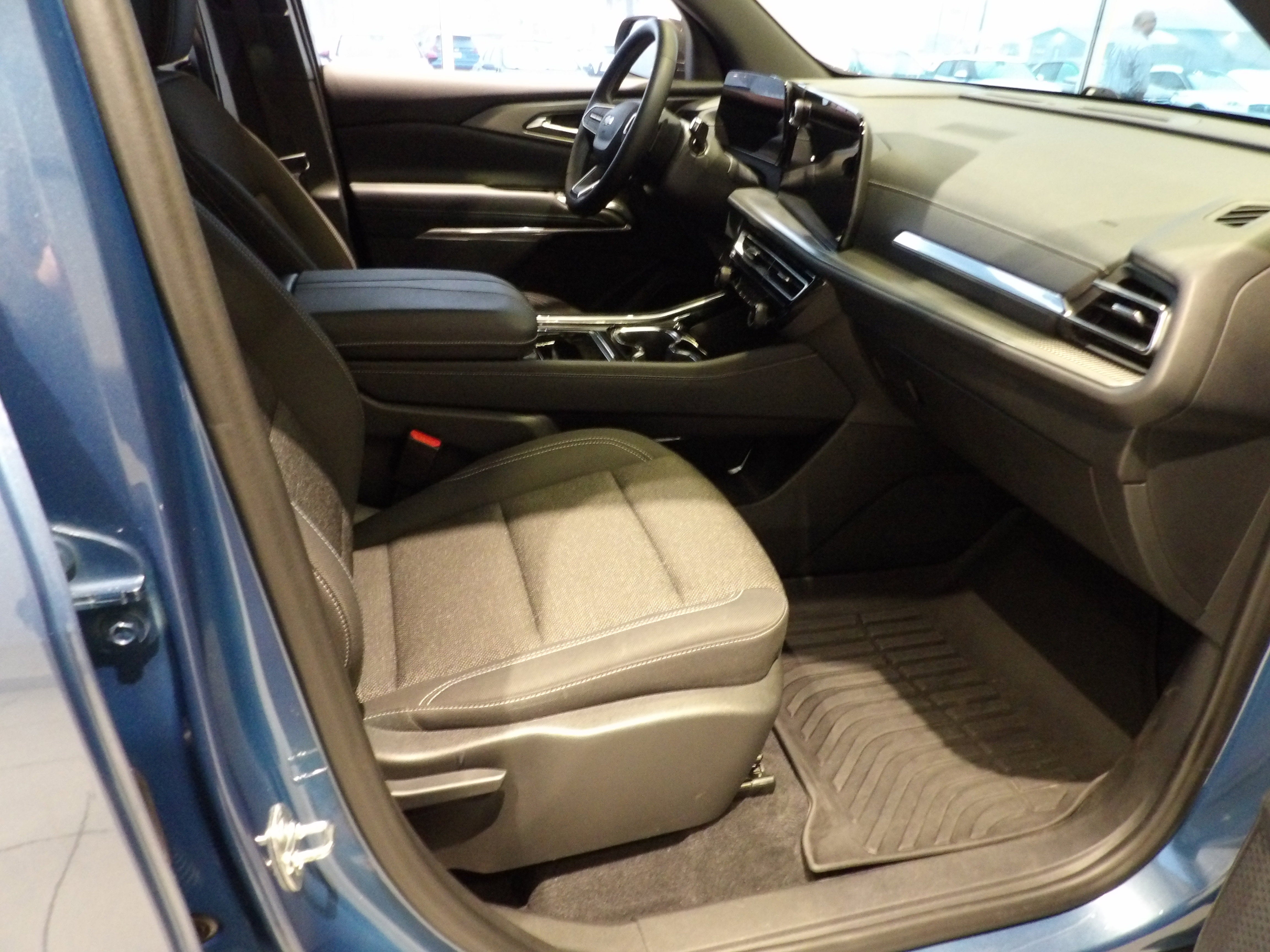 2024 Chevrolet Traverse LS