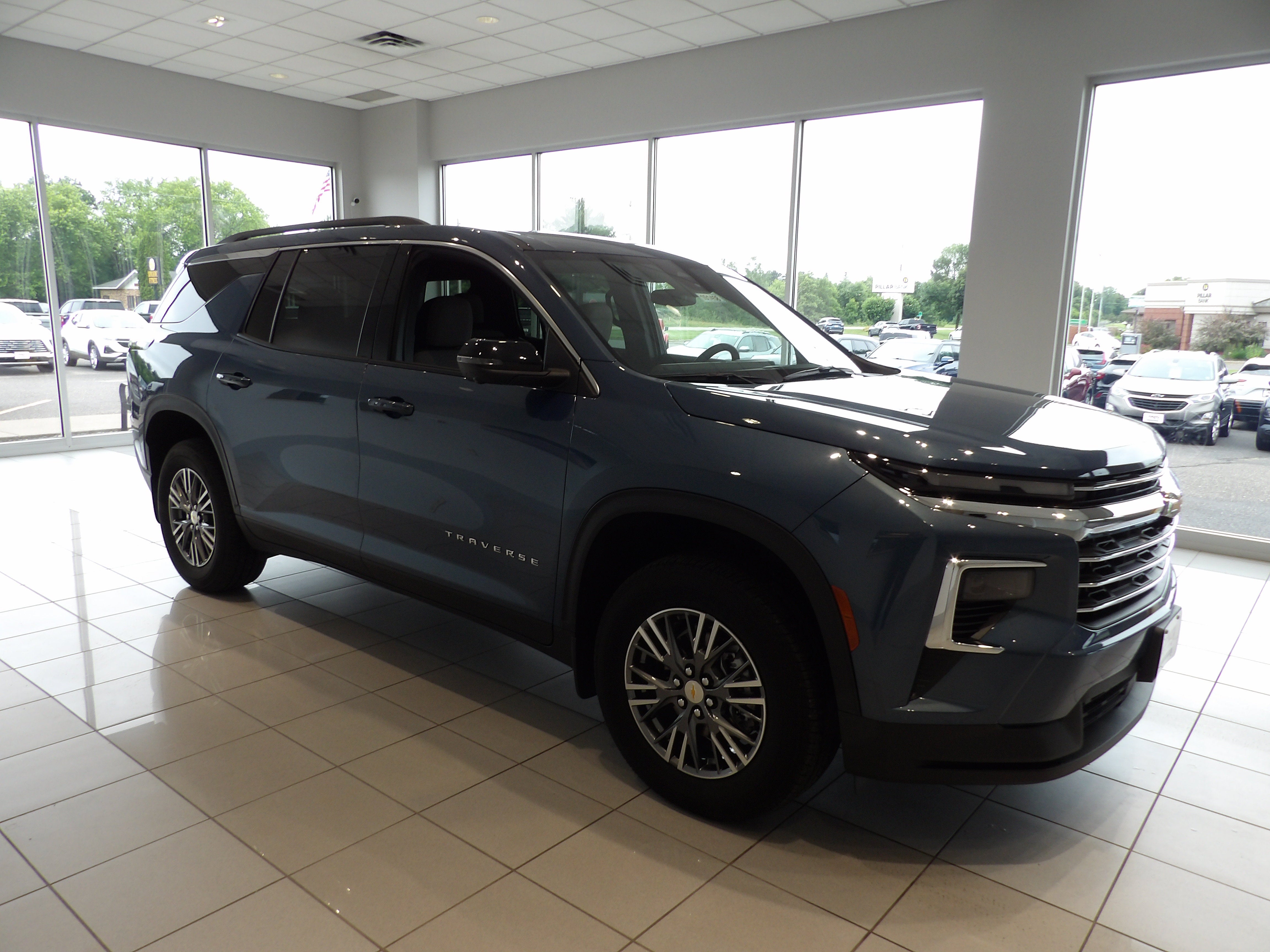 2024 Chevrolet Traverse LT