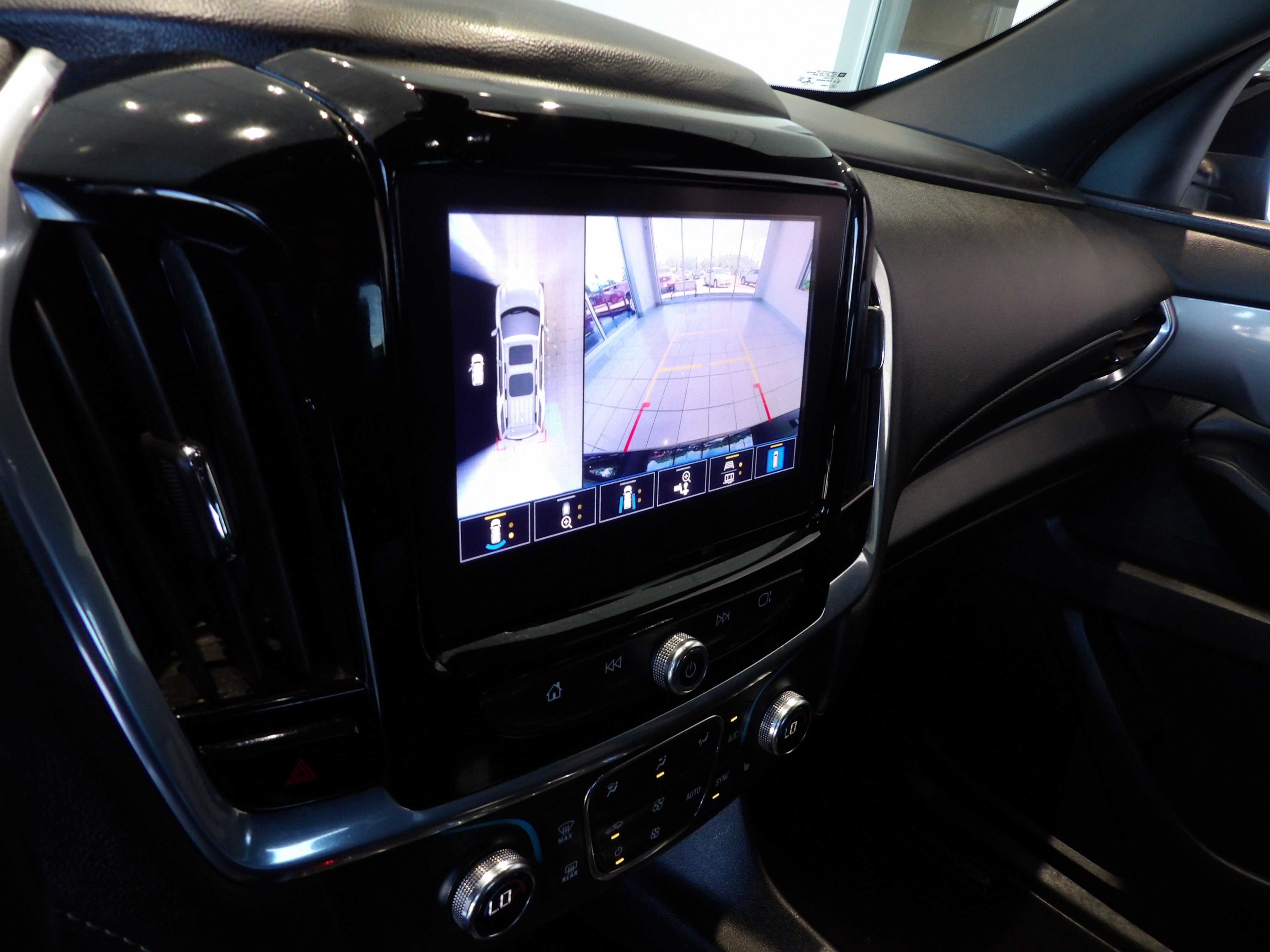 2022 Chevrolet Traverse LT Leather