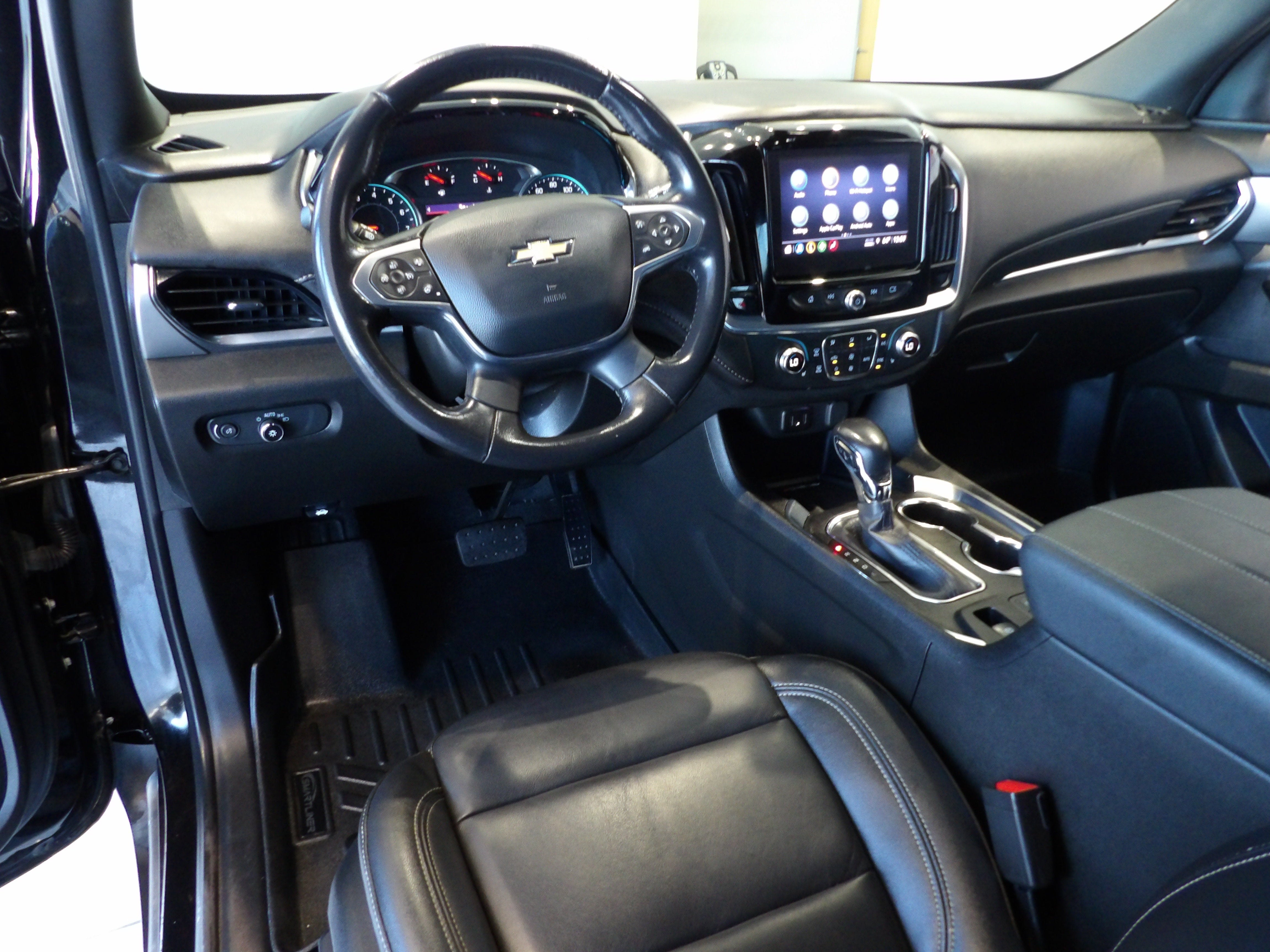 2022 Chevrolet Traverse LT Leather
