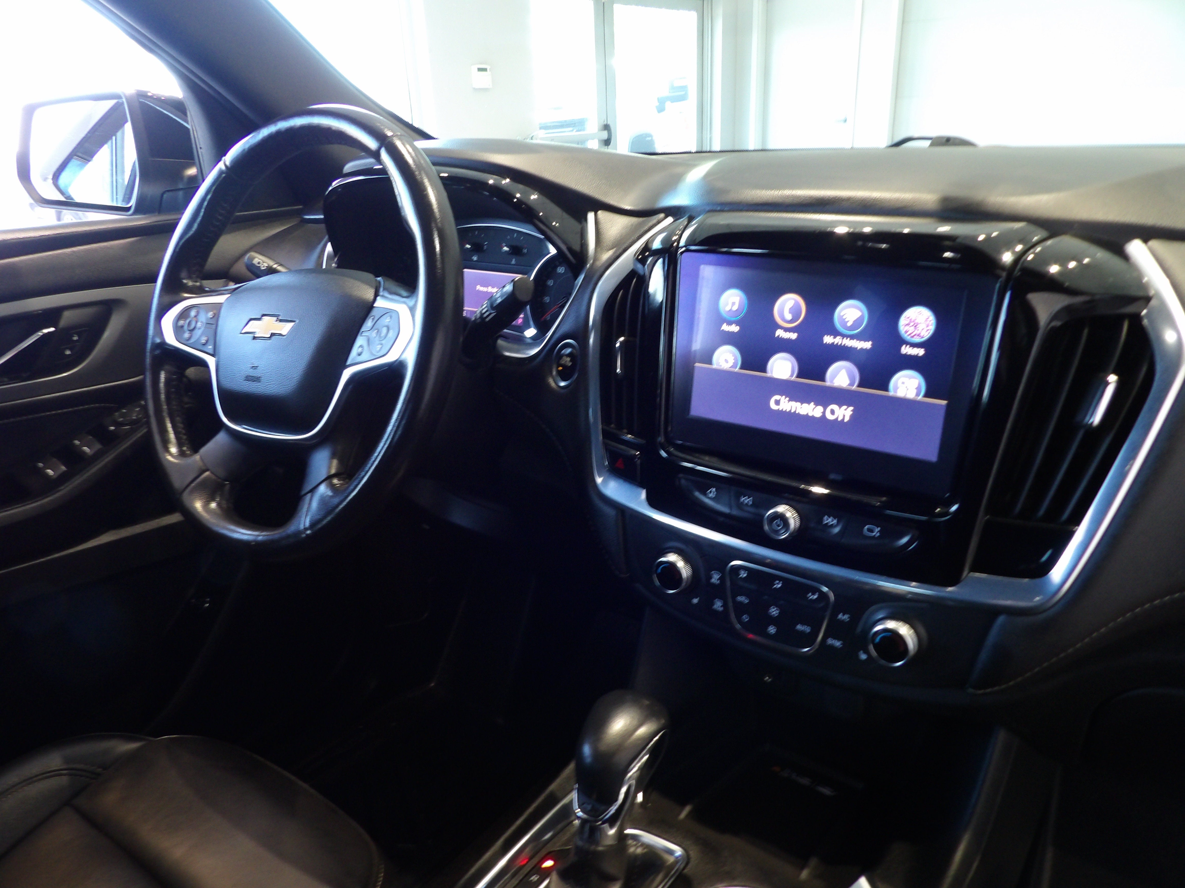 2022 Chevrolet Traverse LT Leather
