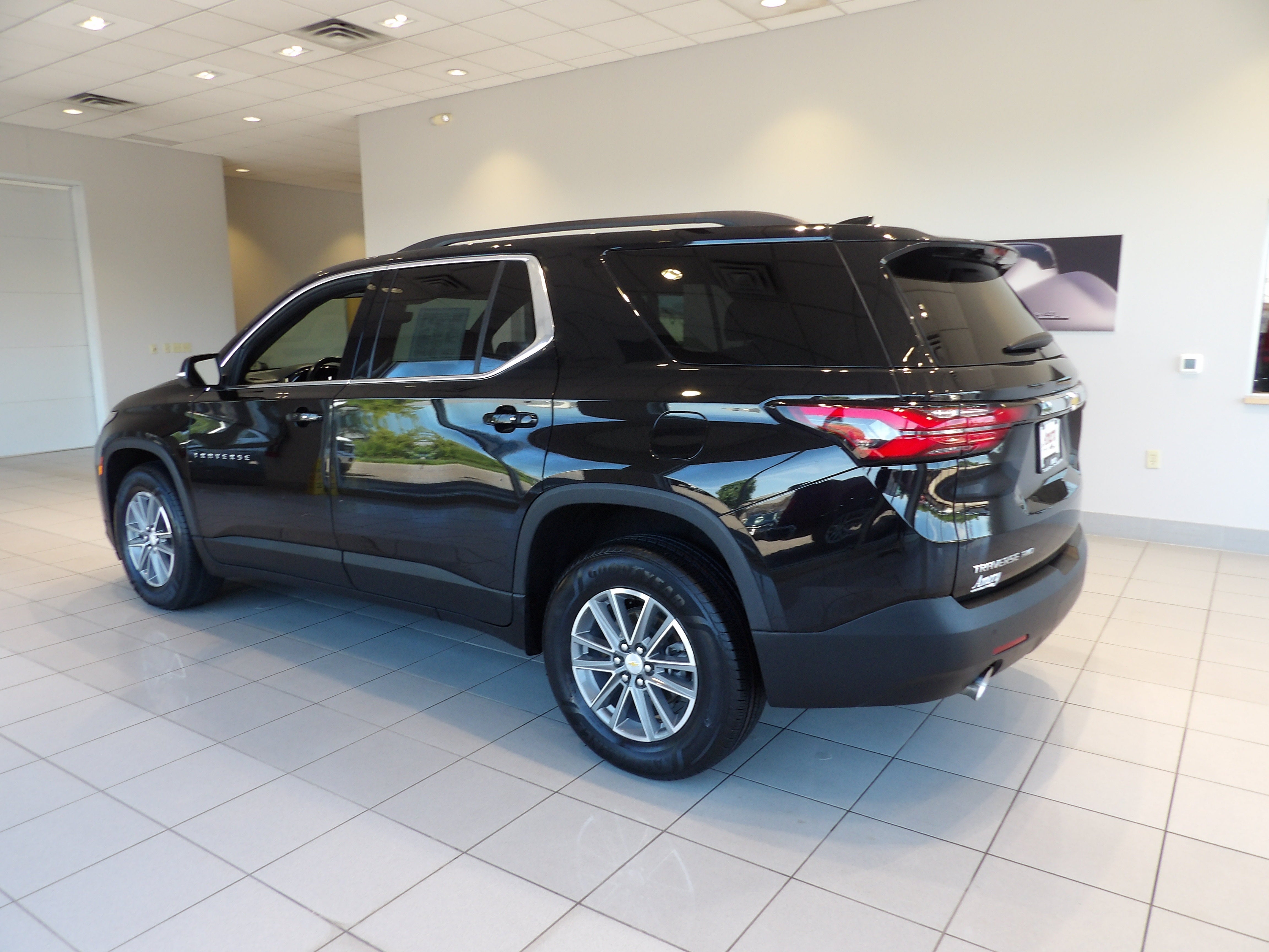 2022 Chevrolet Traverse LT Leather