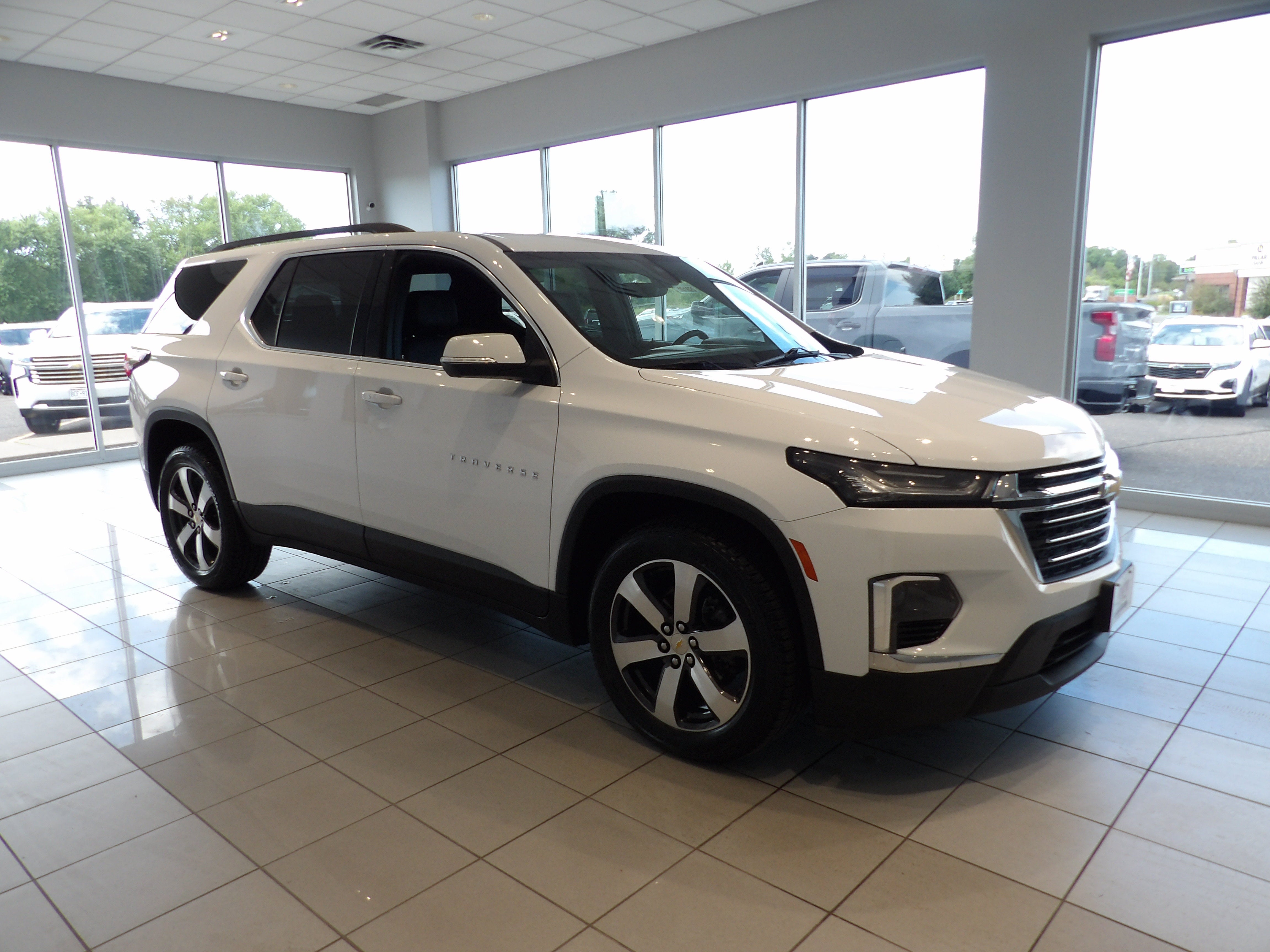 2023 Chevrolet Traverse LT Leather