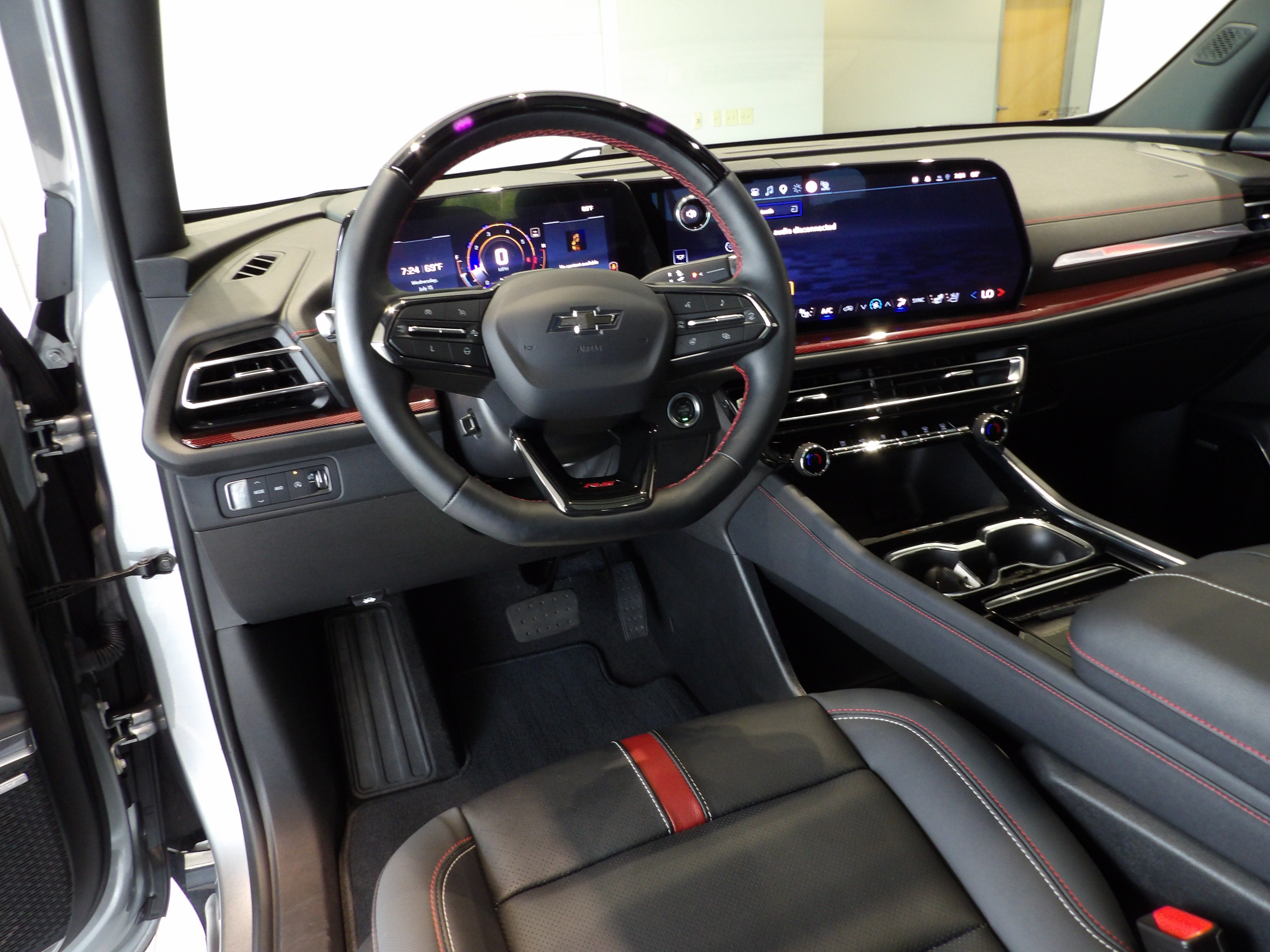 2025 Chevrolet Traverse RS