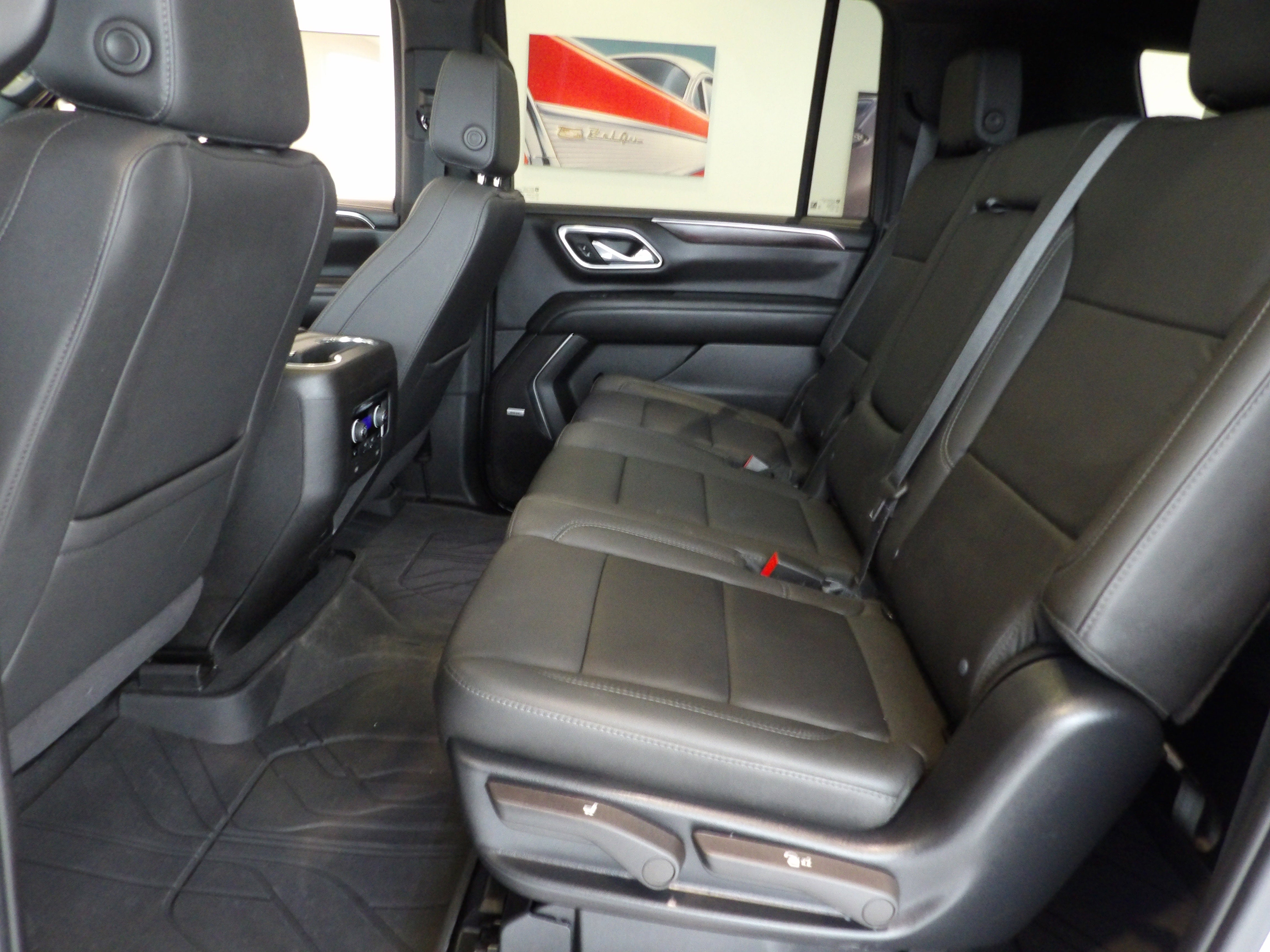 2024 Chevrolet Suburban LT