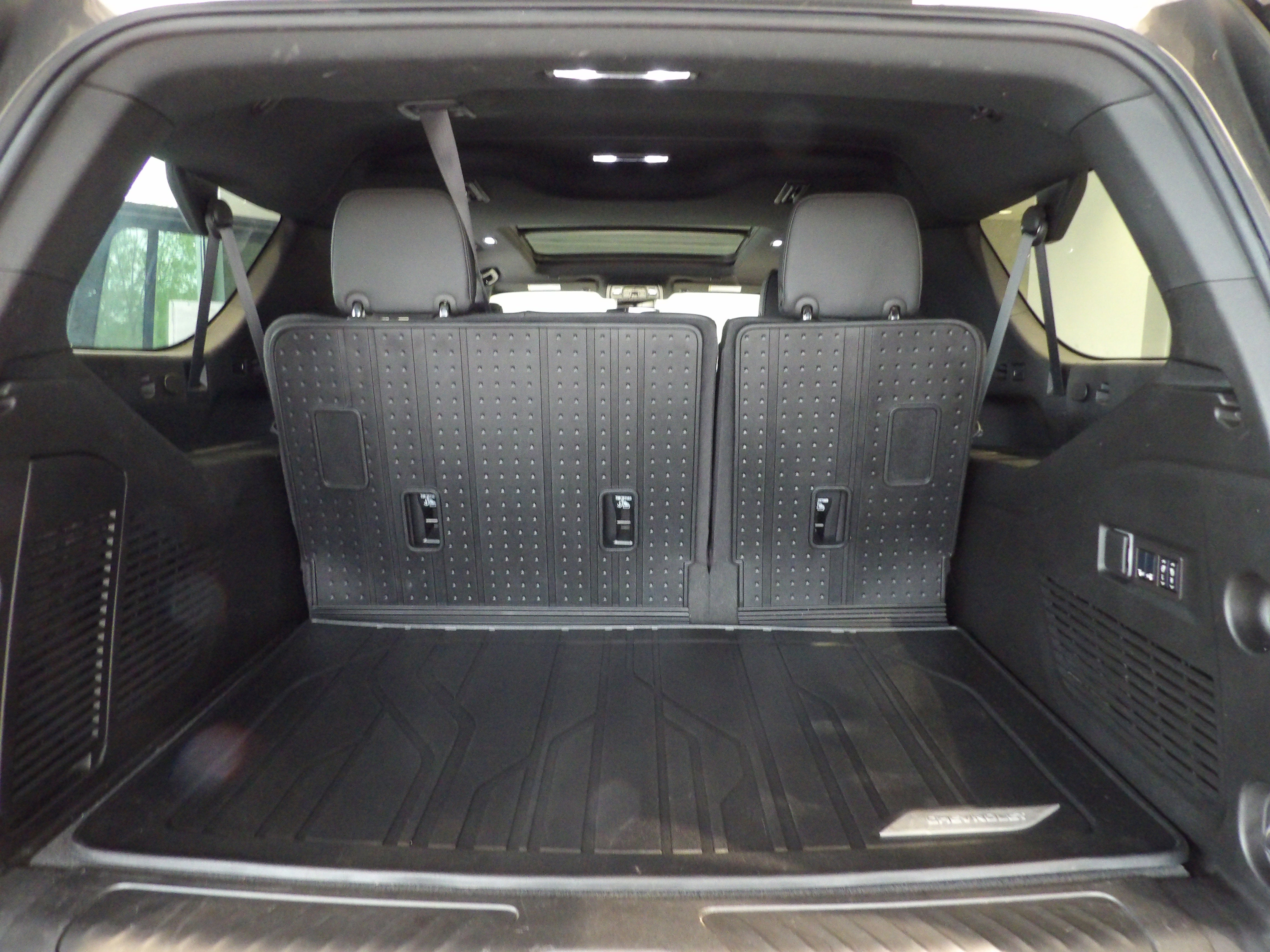 2024 Chevrolet Suburban LT