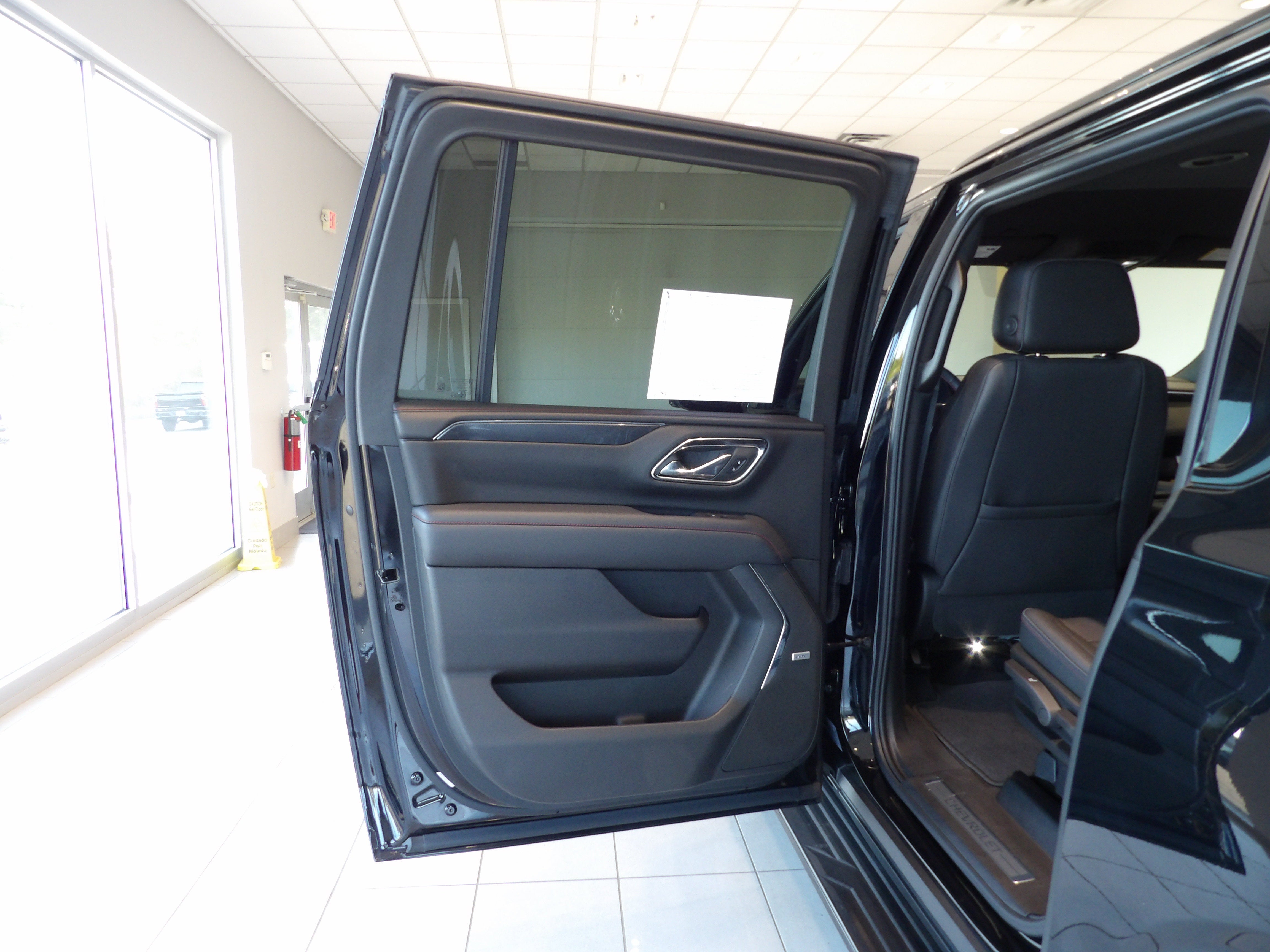 2023 Chevrolet Suburban RST