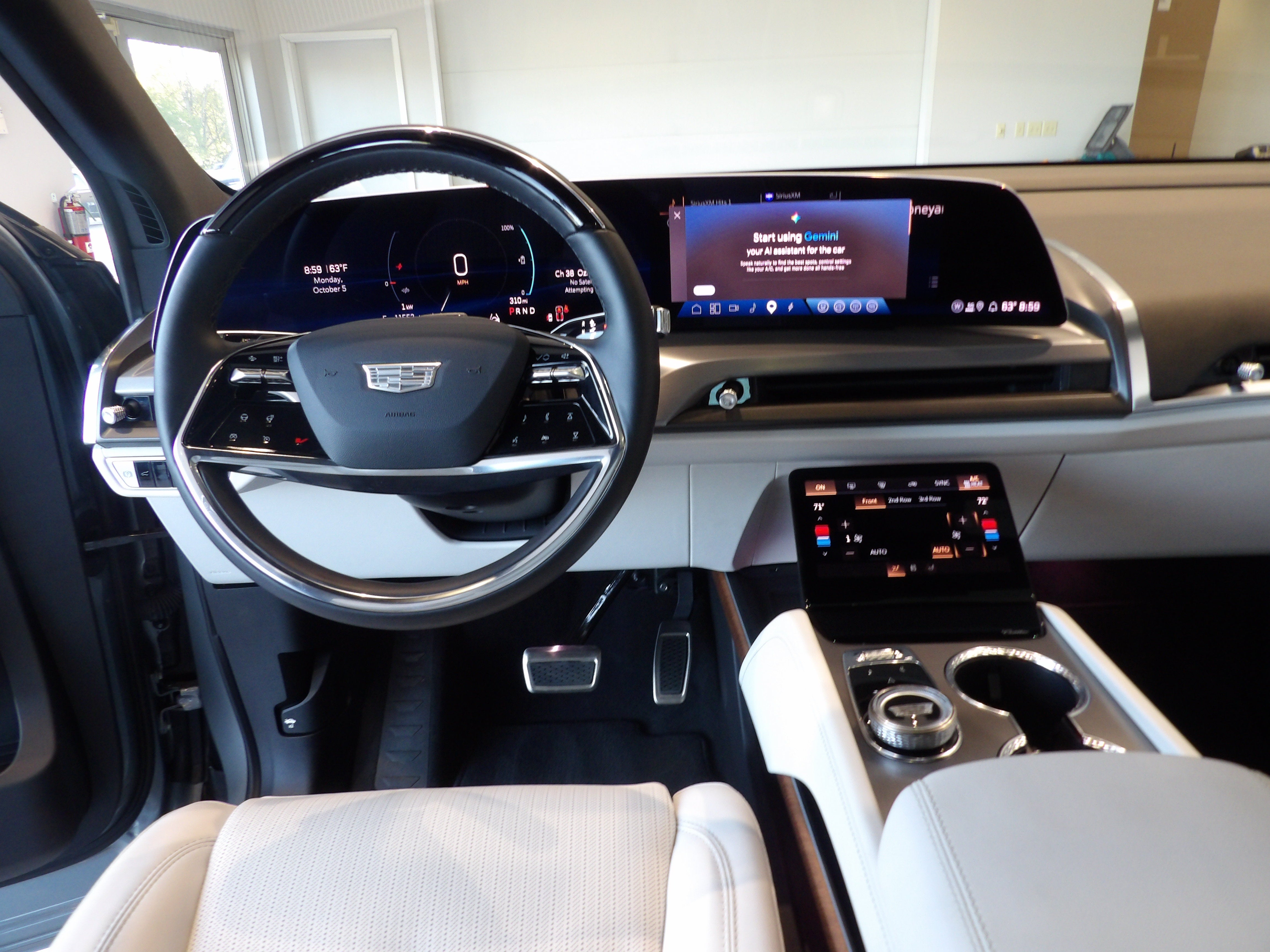 2026 Cadillac VISTIQ Luxury