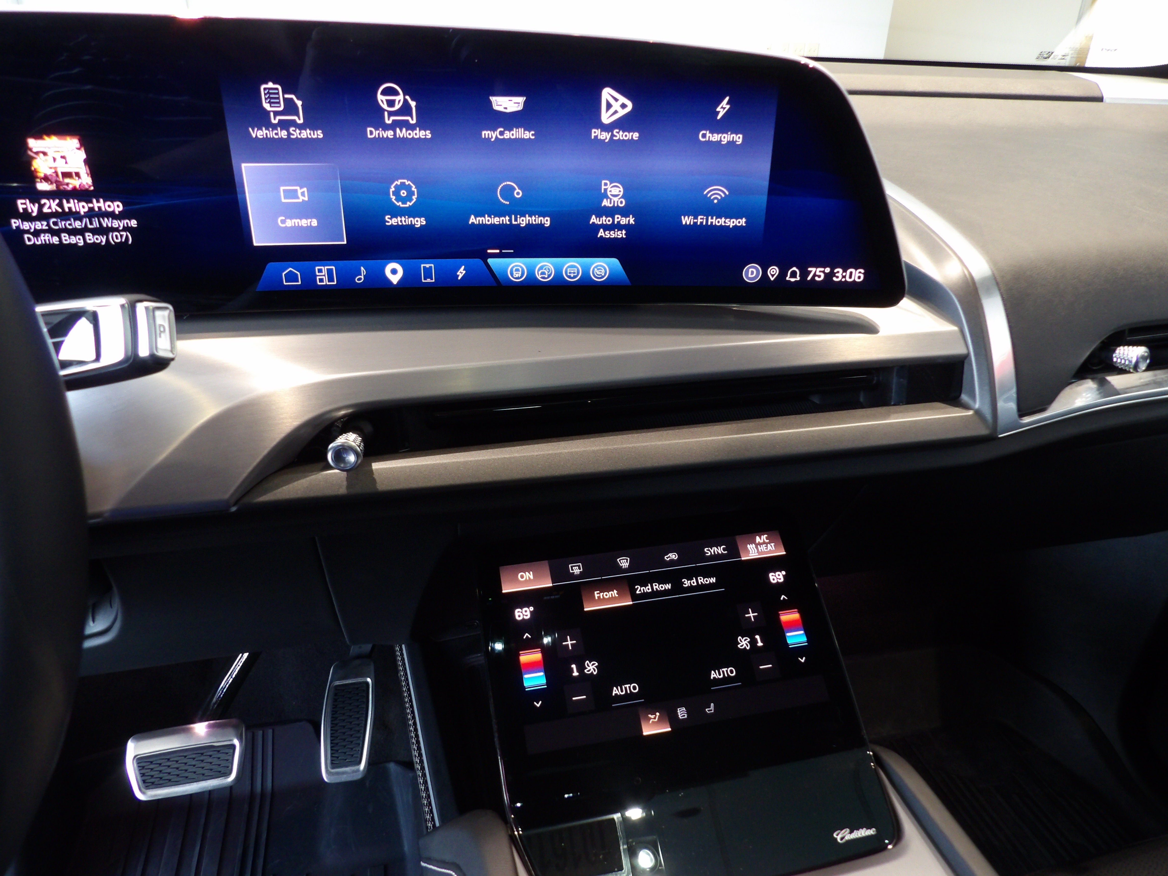 2026 Cadillac VISTIQ Sport