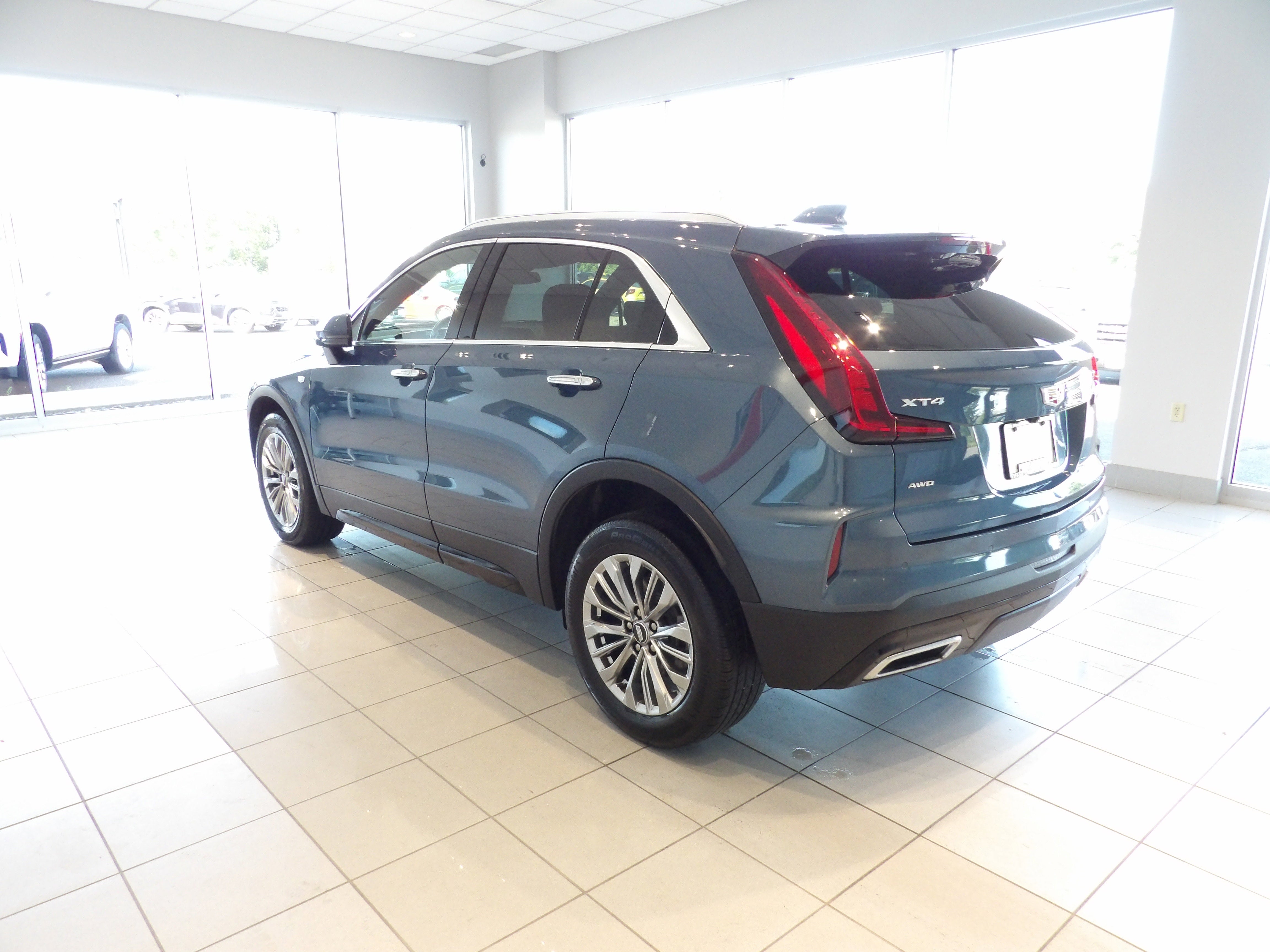 2024 Cadillac XT4 Premium Luxury