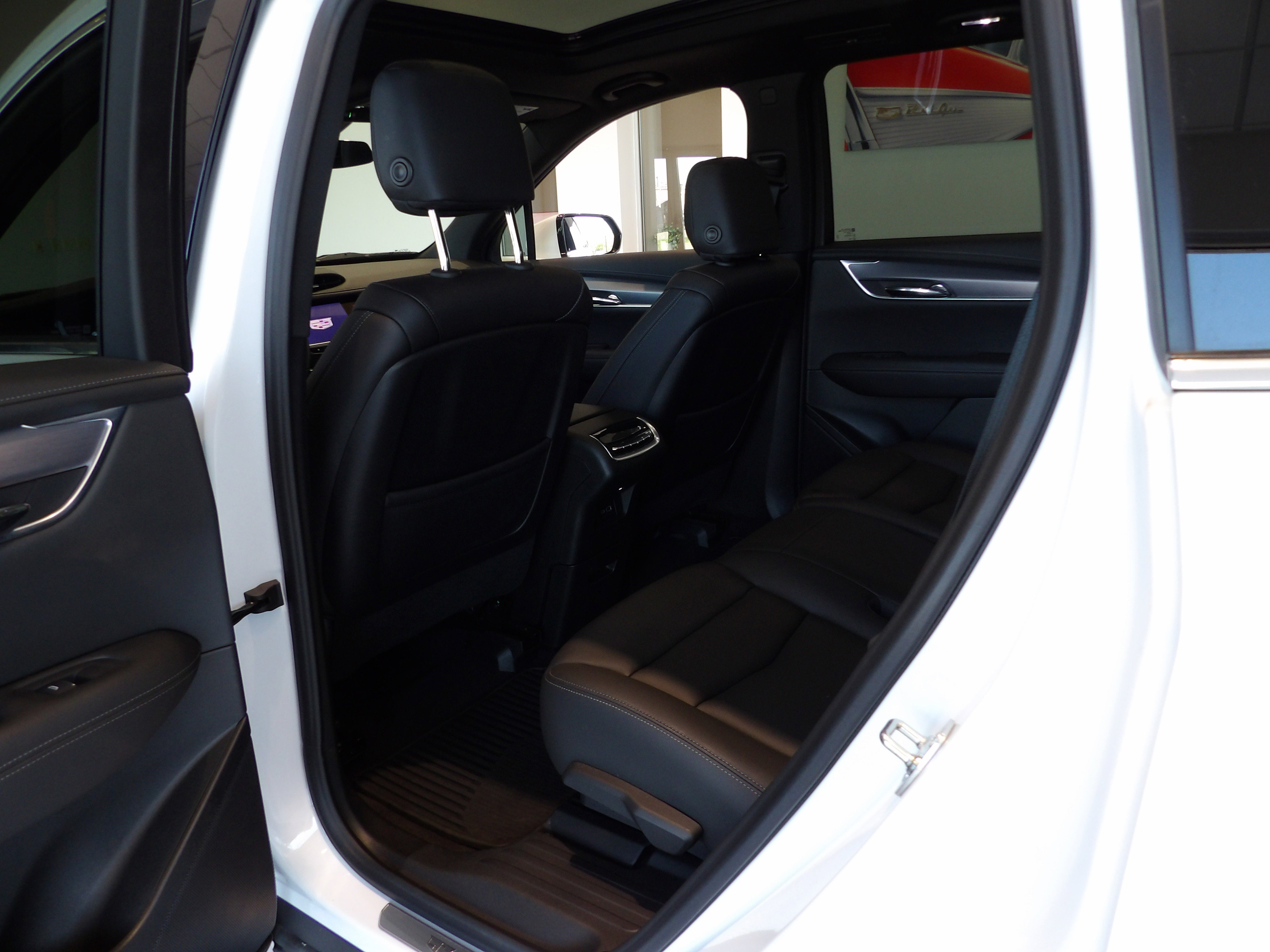 2025 Cadillac XT6 Luxury