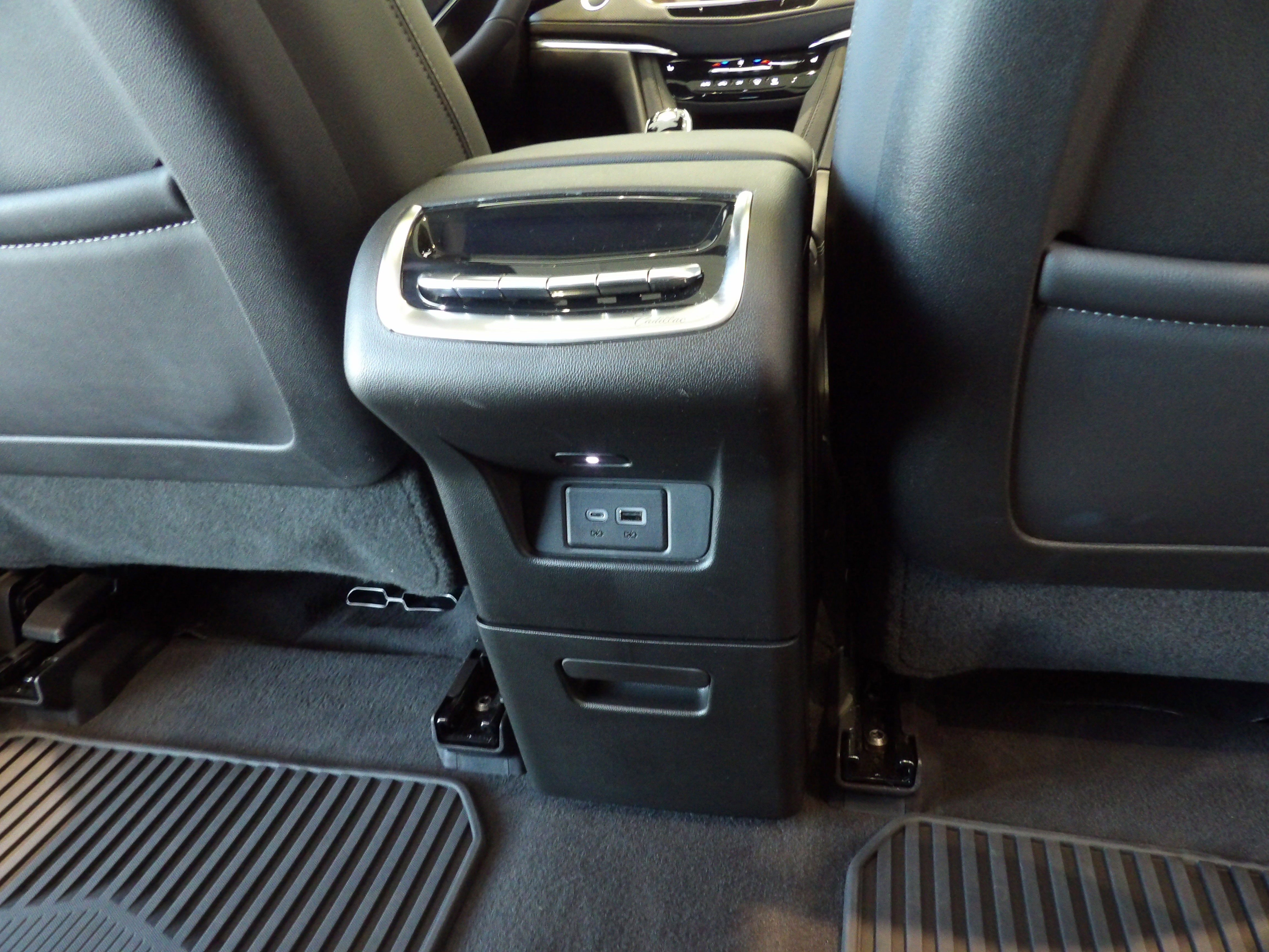 2025 Cadillac XT6 Luxury
