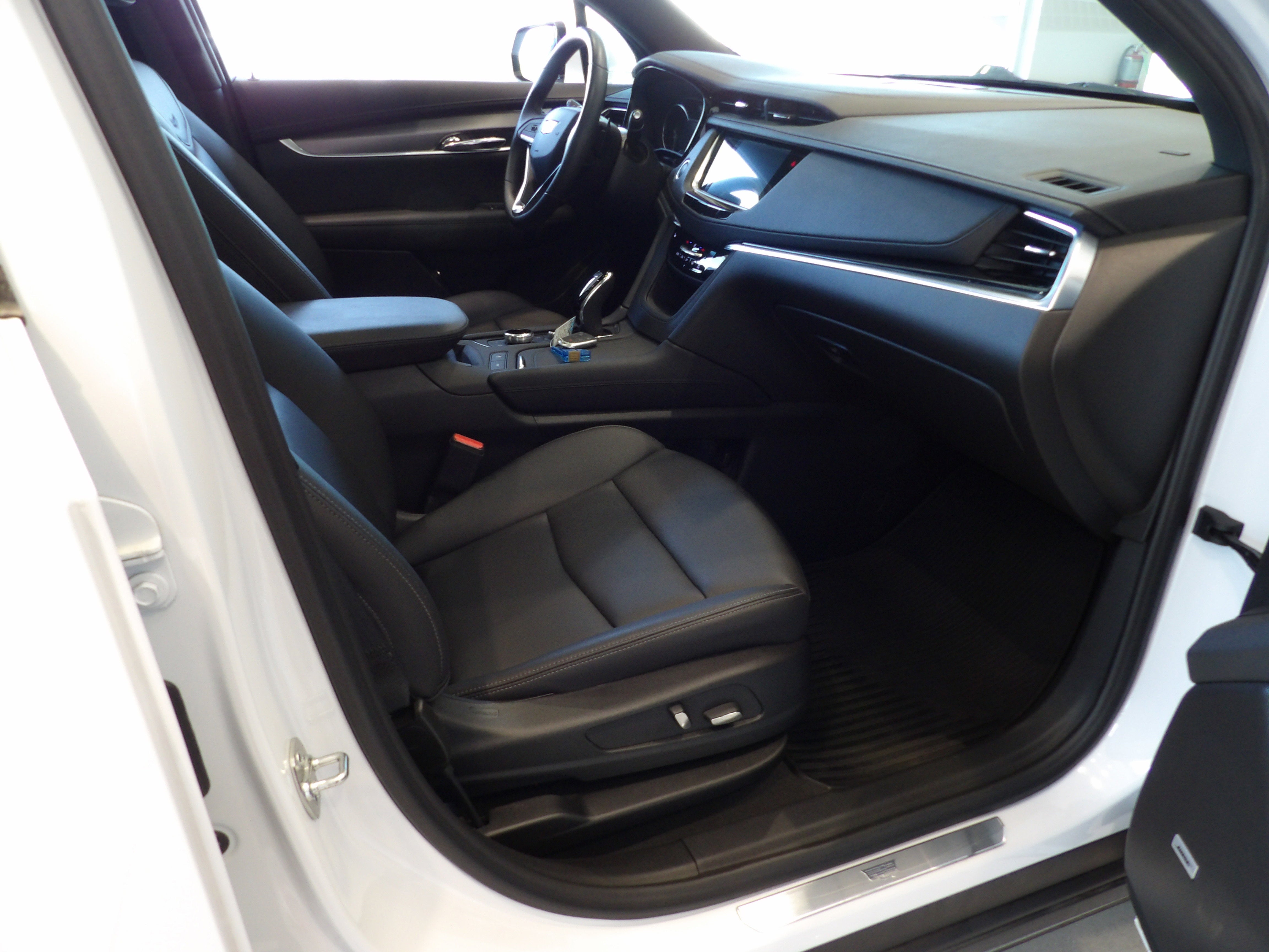 2025 Cadillac XT6 Luxury