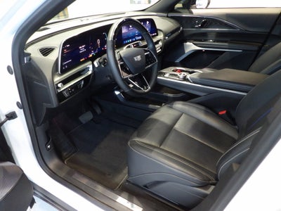 2024 Cadillac LYRIQ Luxury 2