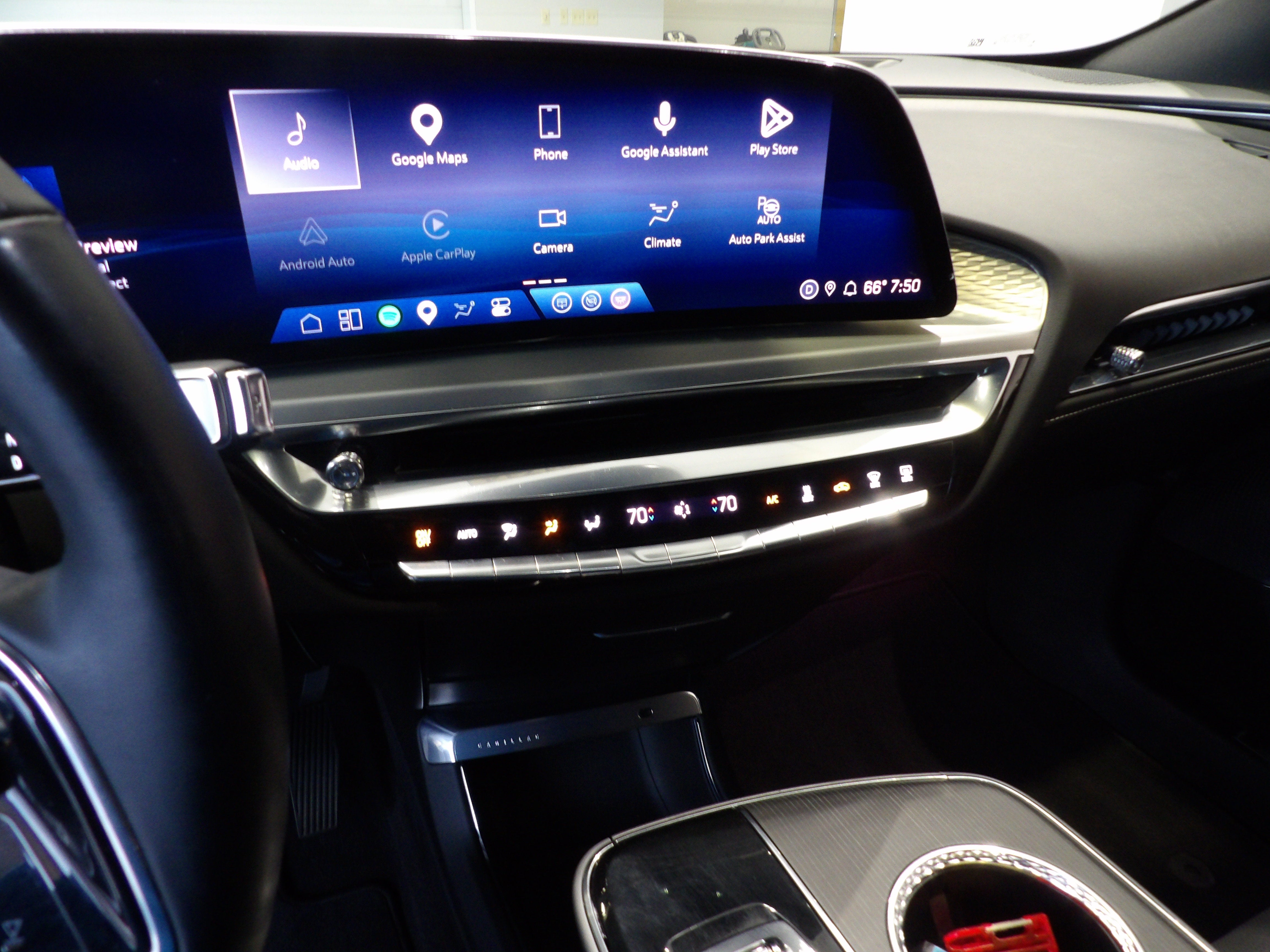 2024 Cadillac LYRIQ Luxury 2