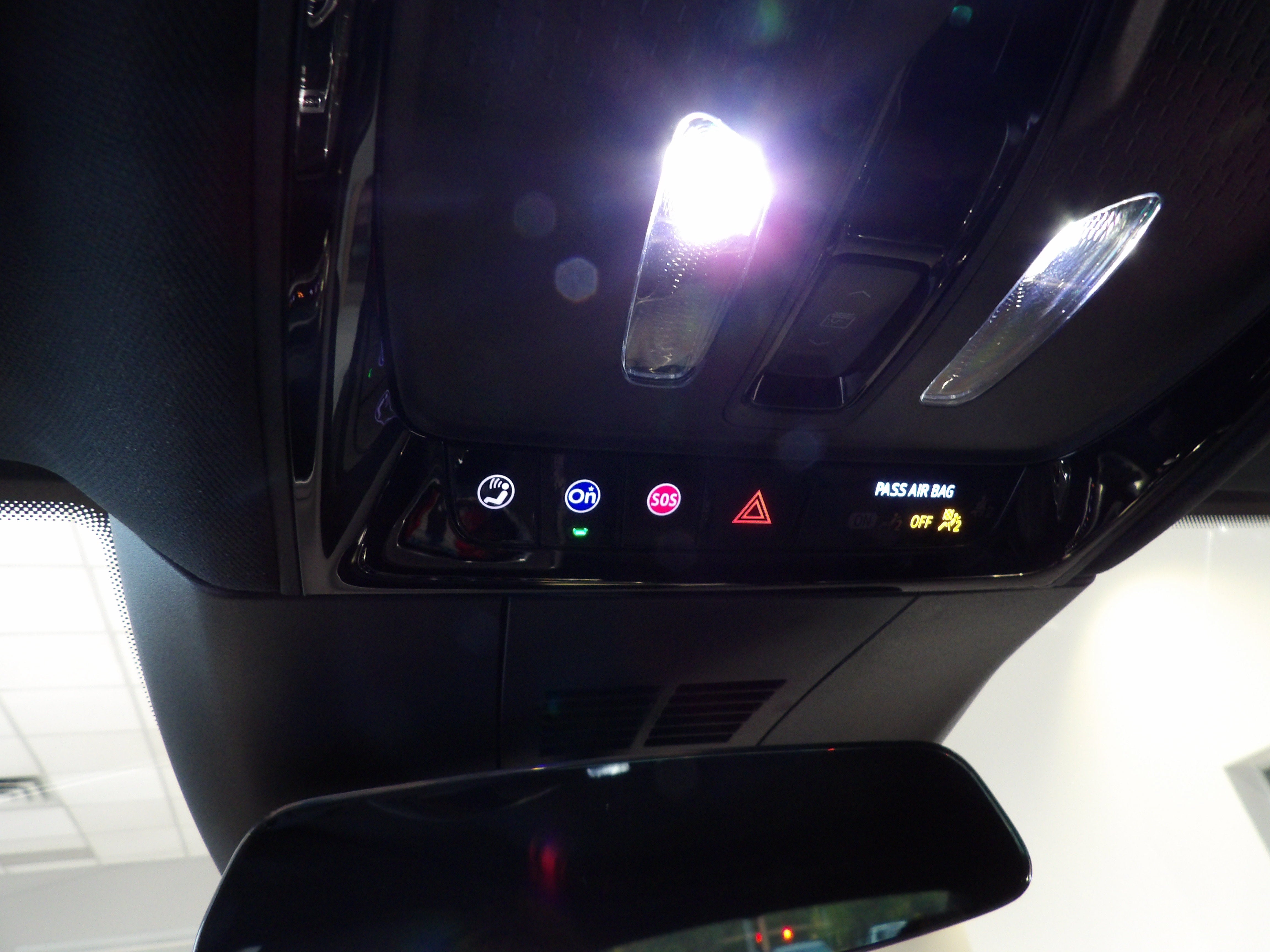 2024 Cadillac LYRIQ Luxury 2
