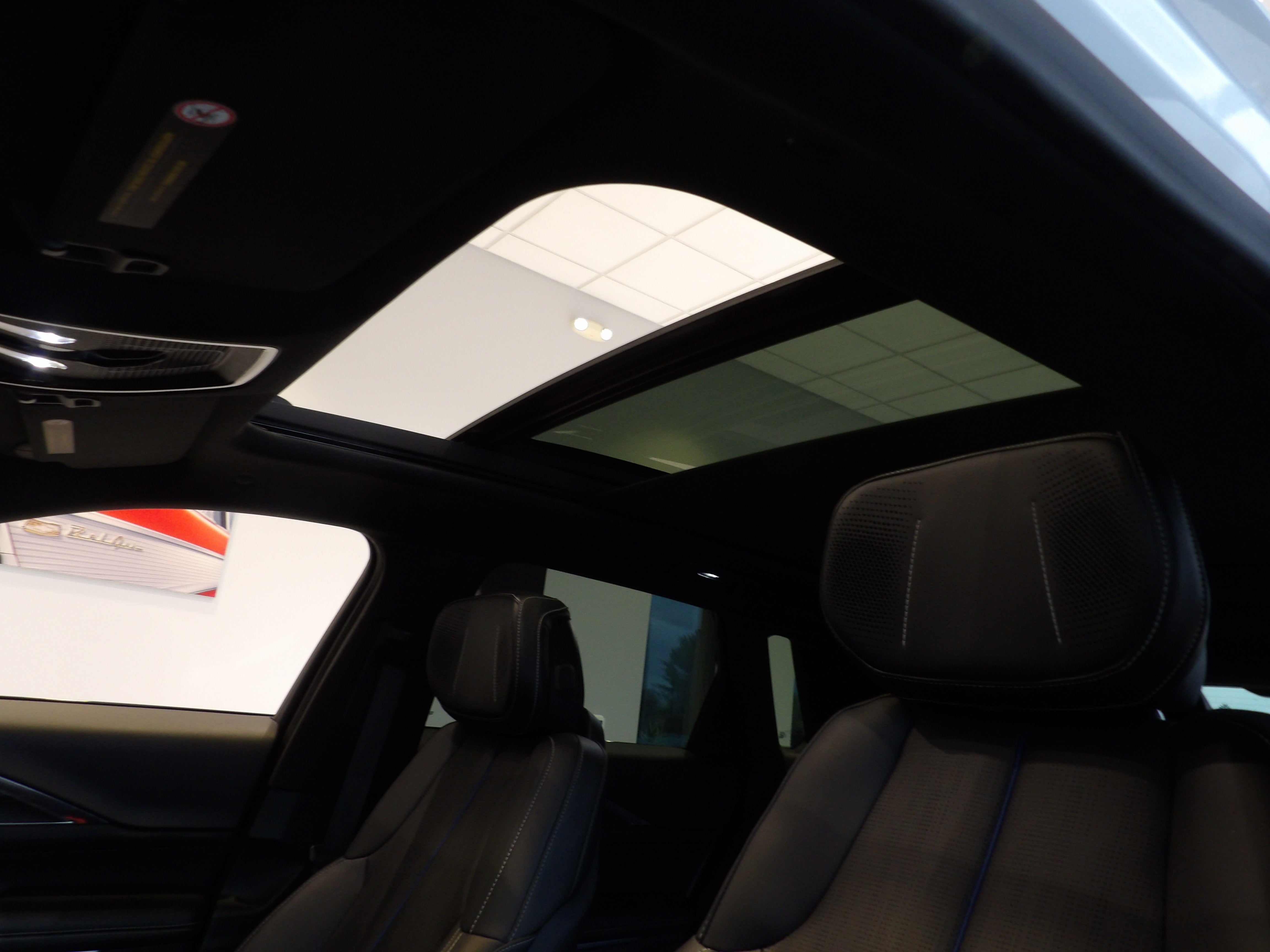 2024 Cadillac LYRIQ Luxury 2