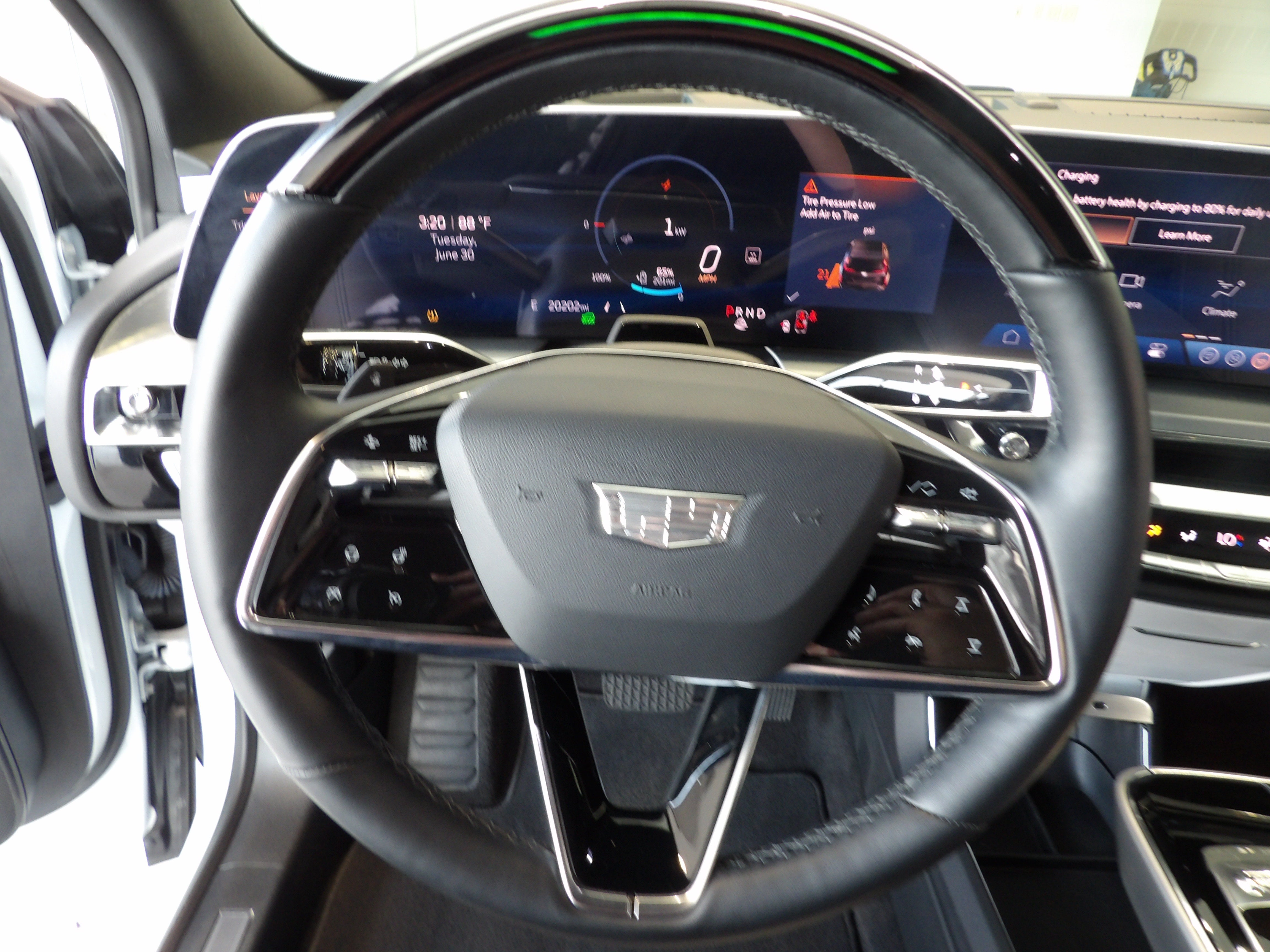 2024 Cadillac LYRIQ Luxury 2
