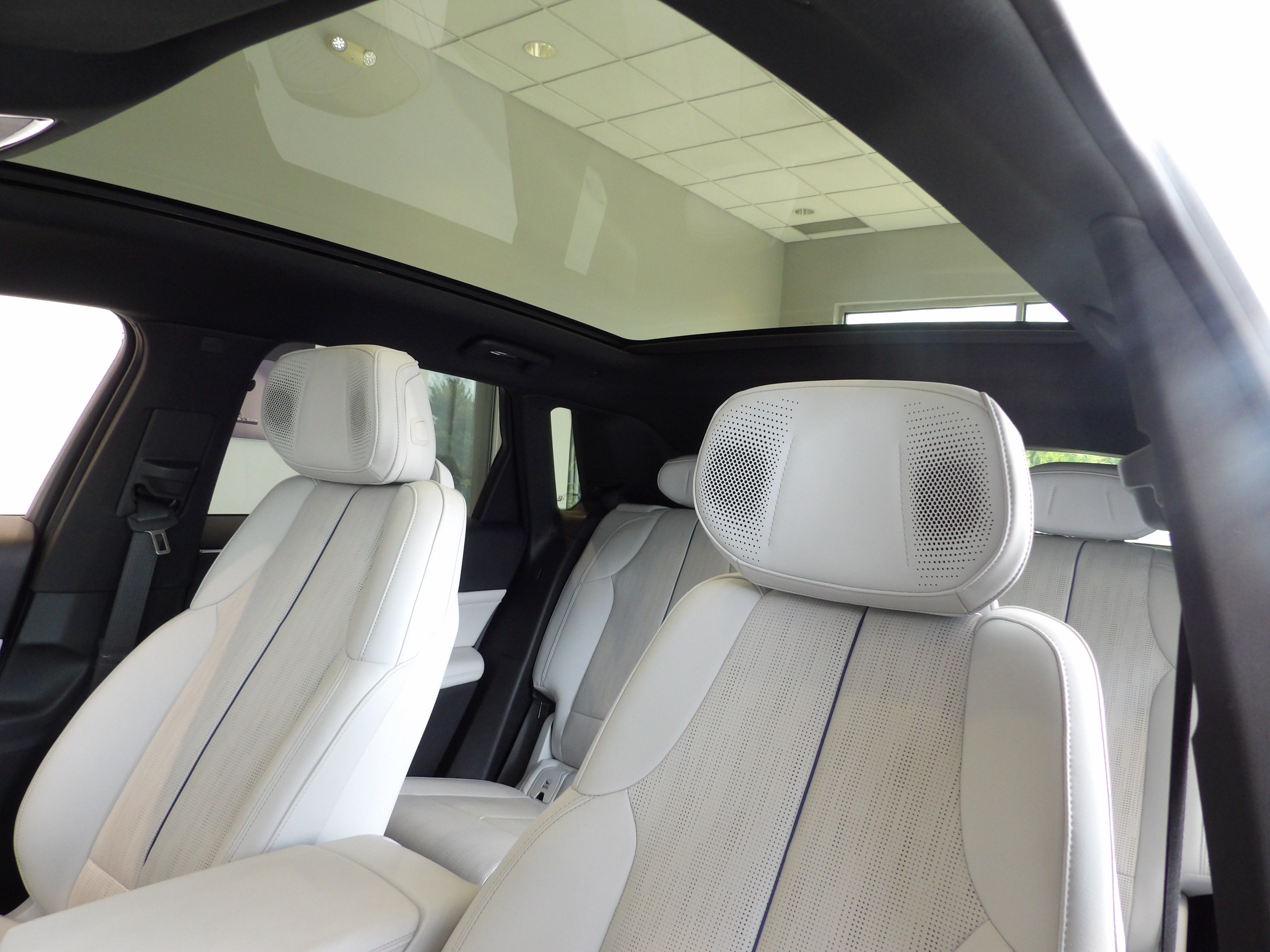 2024 Cadillac LYRIQ Luxury 2