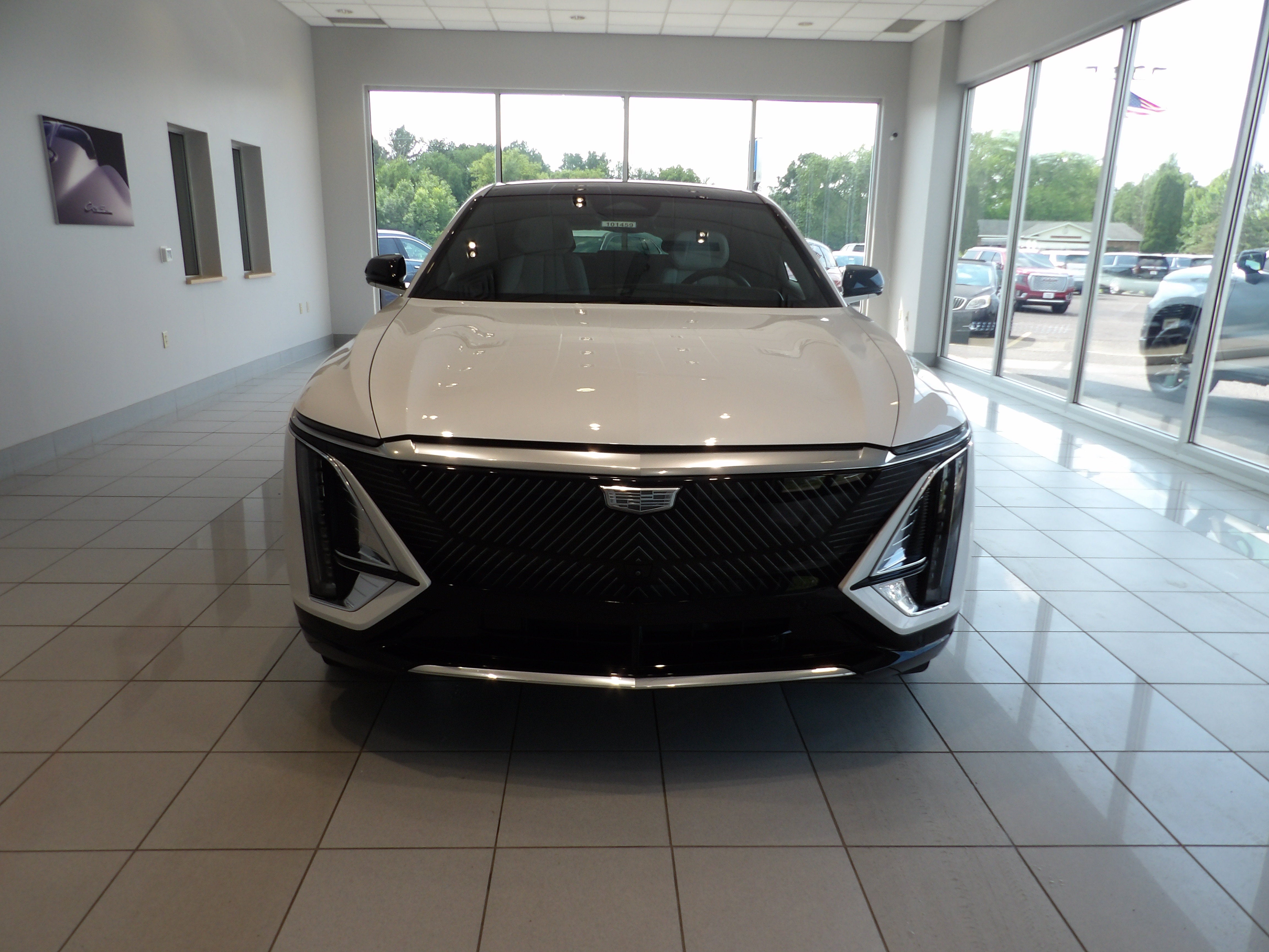 2024 Cadillac LYRIQ Luxury 2