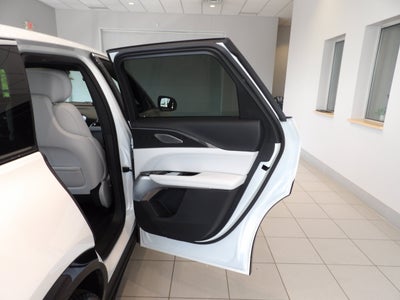 2024 Cadillac LYRIQ Luxury 2