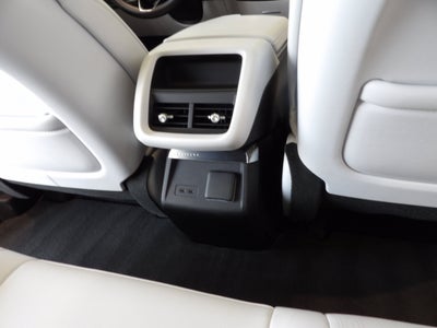 2024 Cadillac LYRIQ Luxury 2
