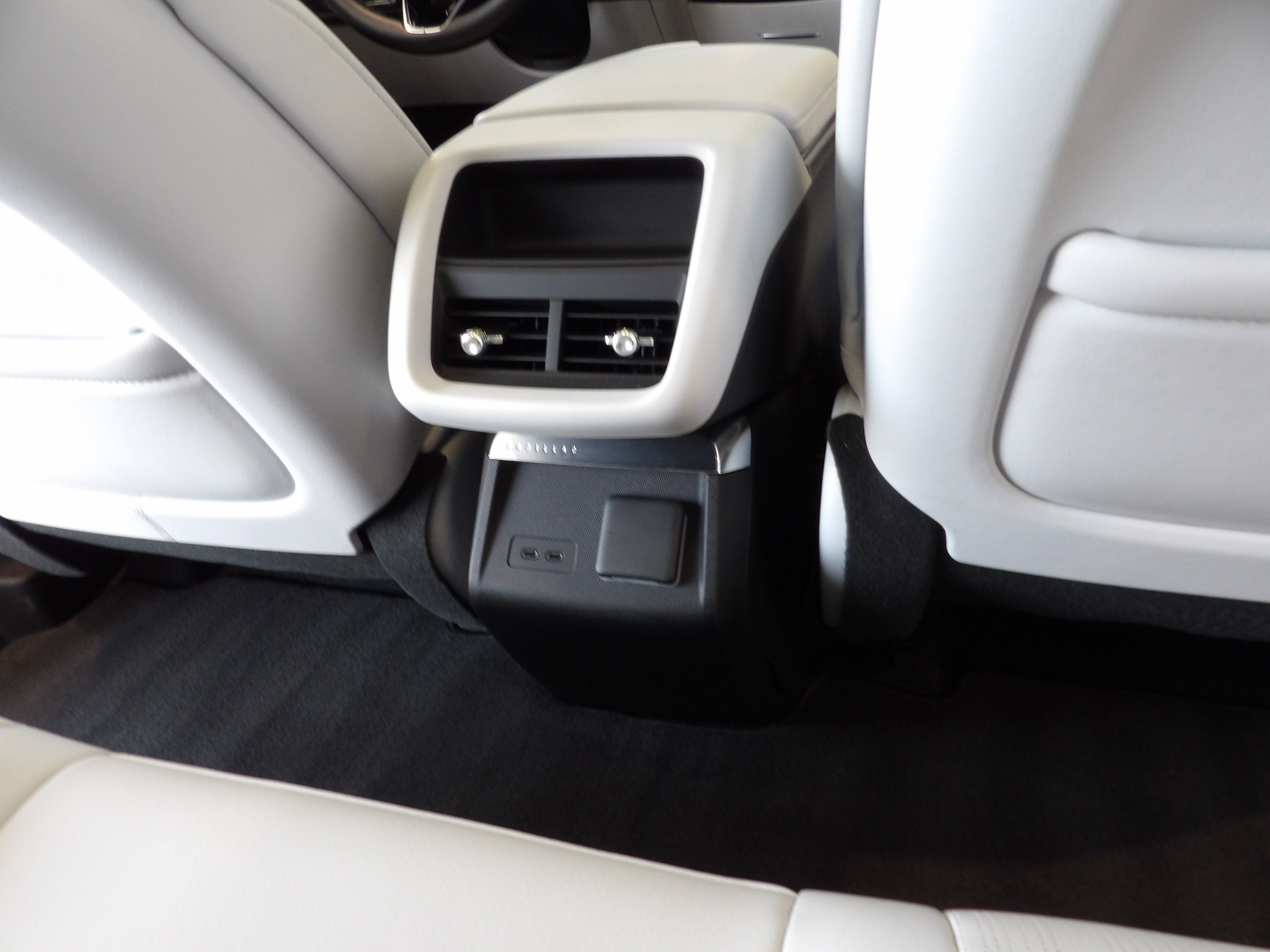 2024 Cadillac LYRIQ Luxury 2