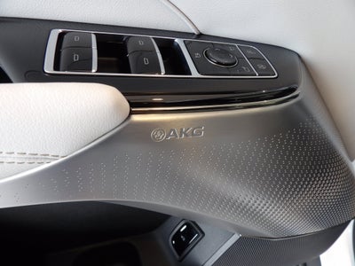 2024 Cadillac LYRIQ Luxury 2