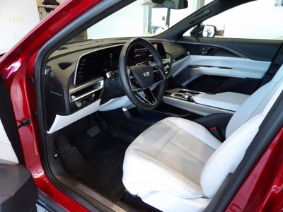 2024 Cadillac LYRIQ Luxury 2