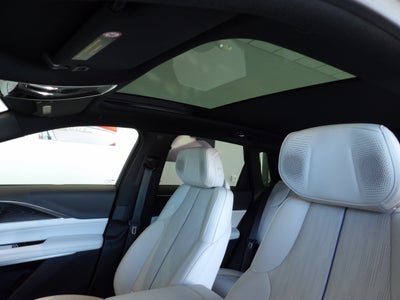 2024 Cadillac LYRIQ Luxury 2