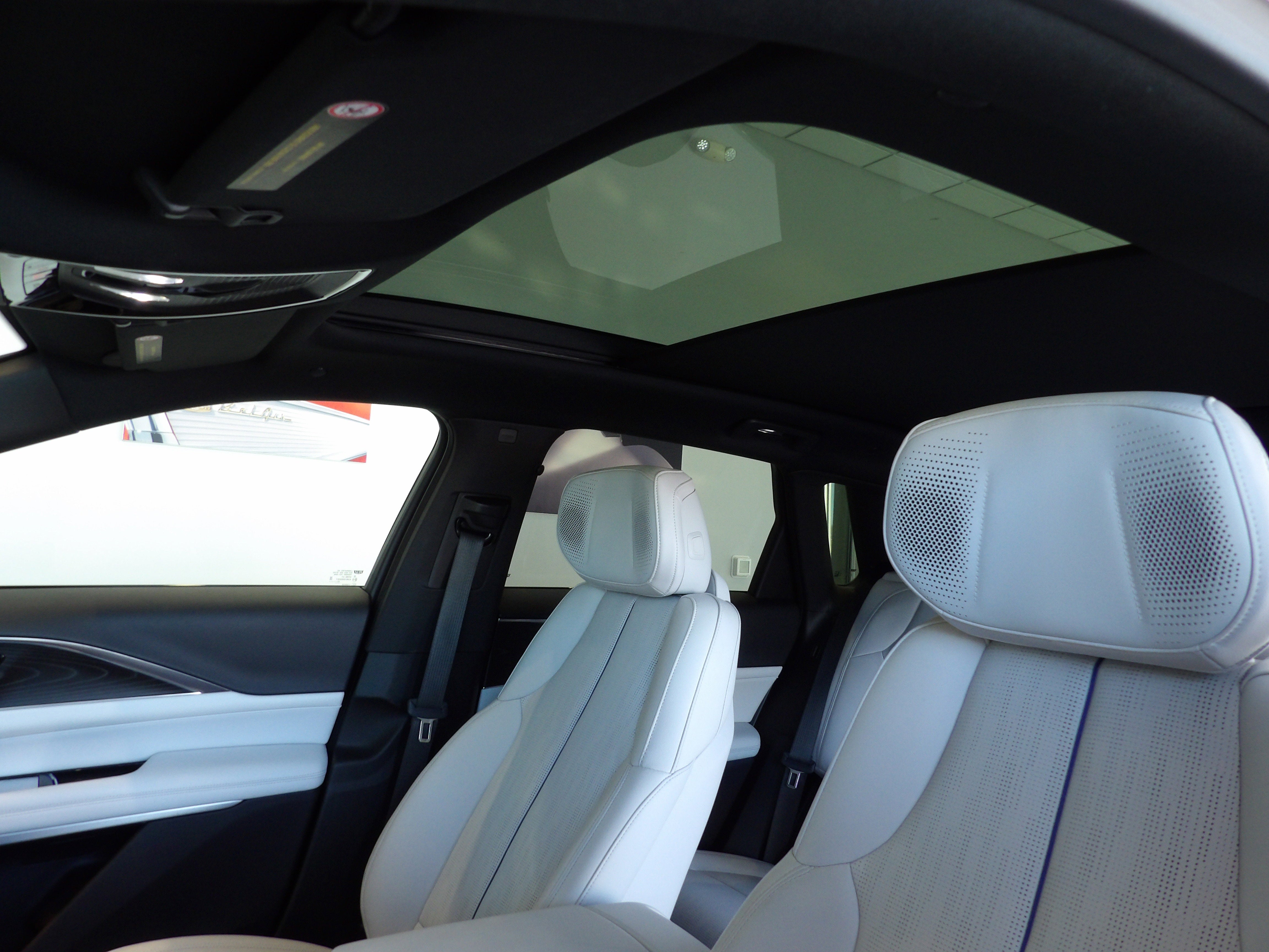 2024 Cadillac LYRIQ Luxury 2