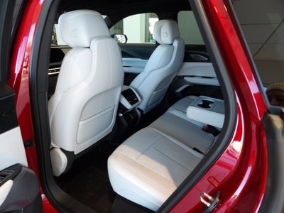 2024 Cadillac LYRIQ Luxury 2