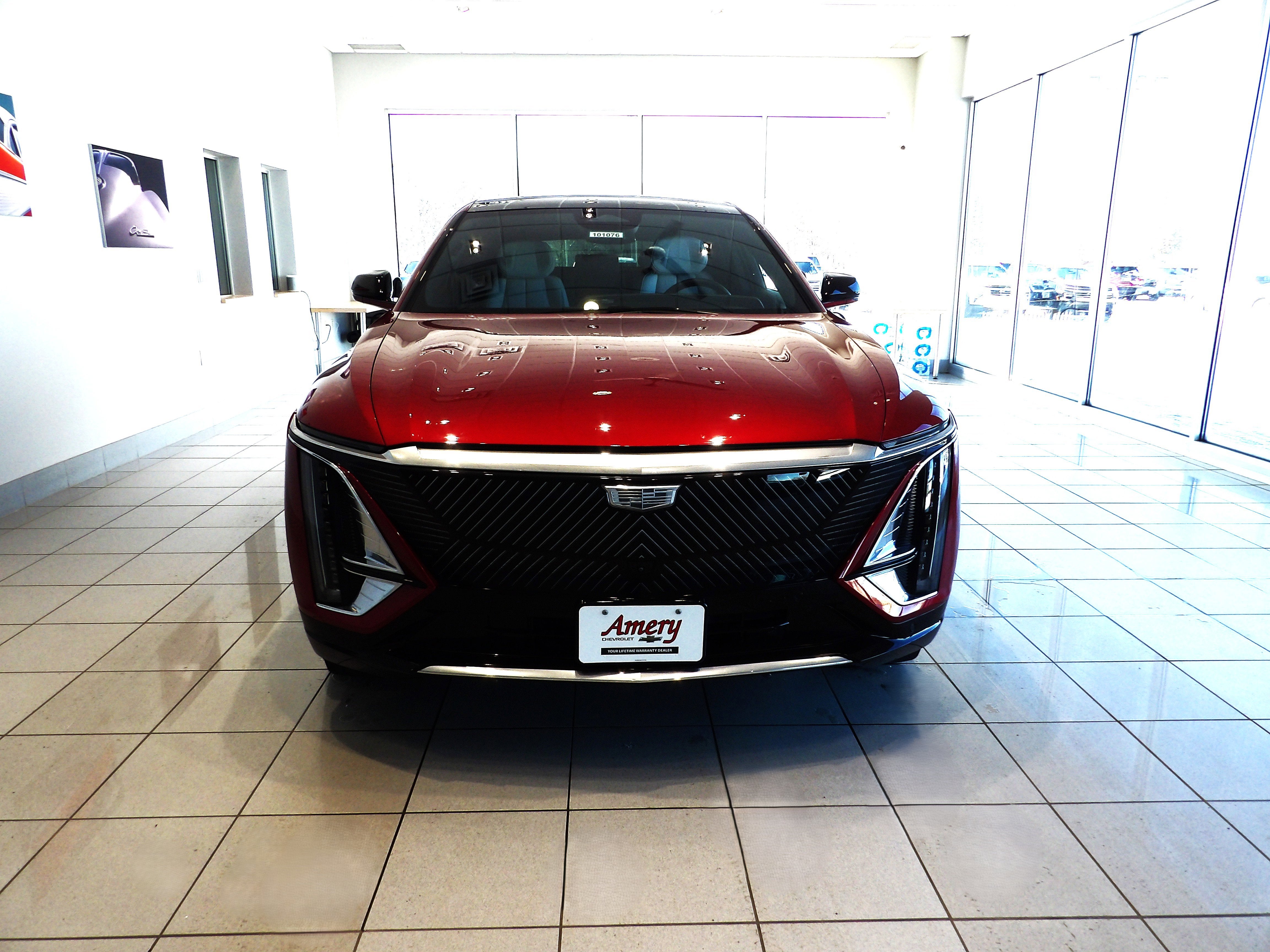 2024 Cadillac LYRIQ Luxury 2