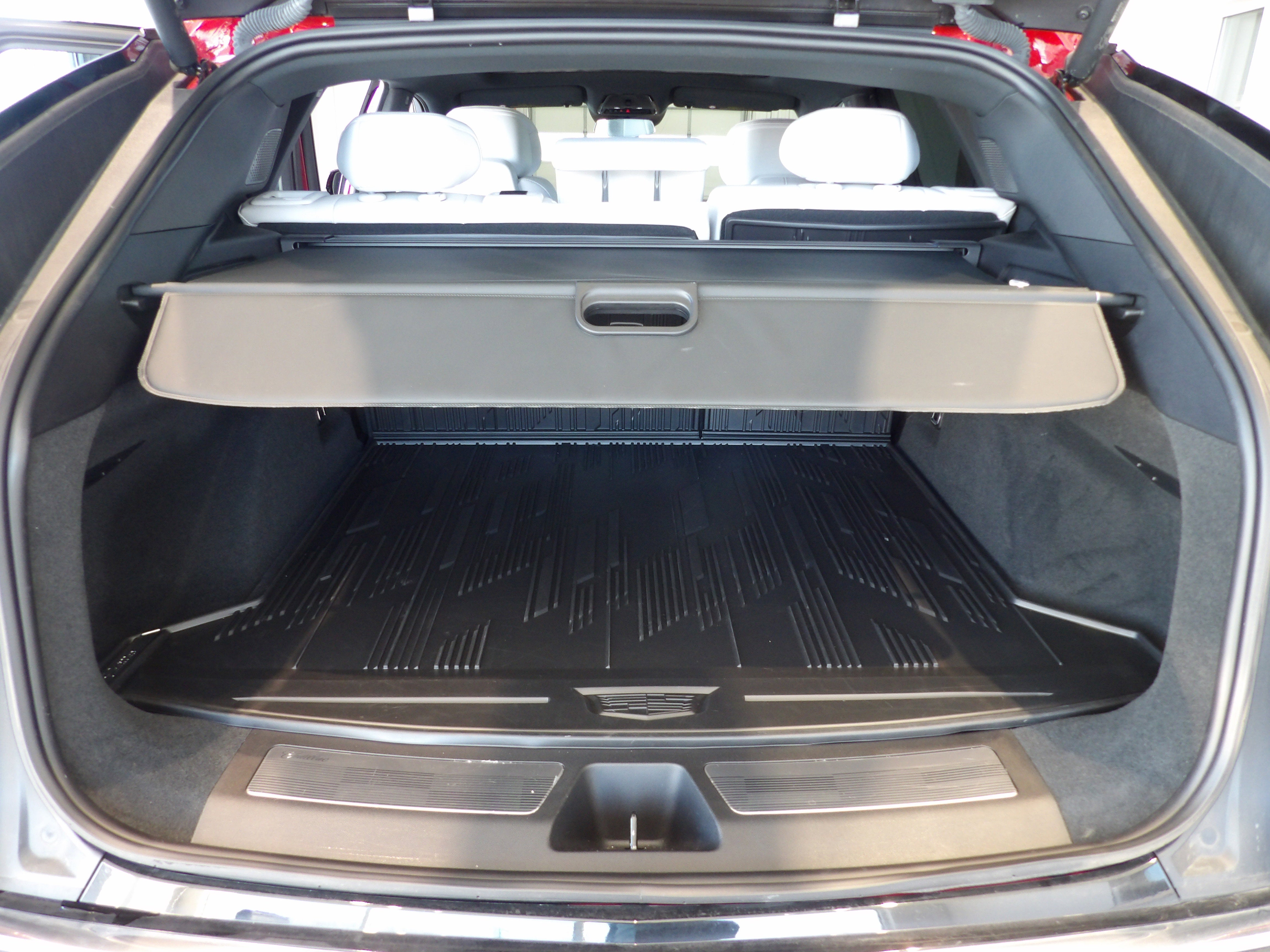 2024 Cadillac LYRIQ Luxury 2