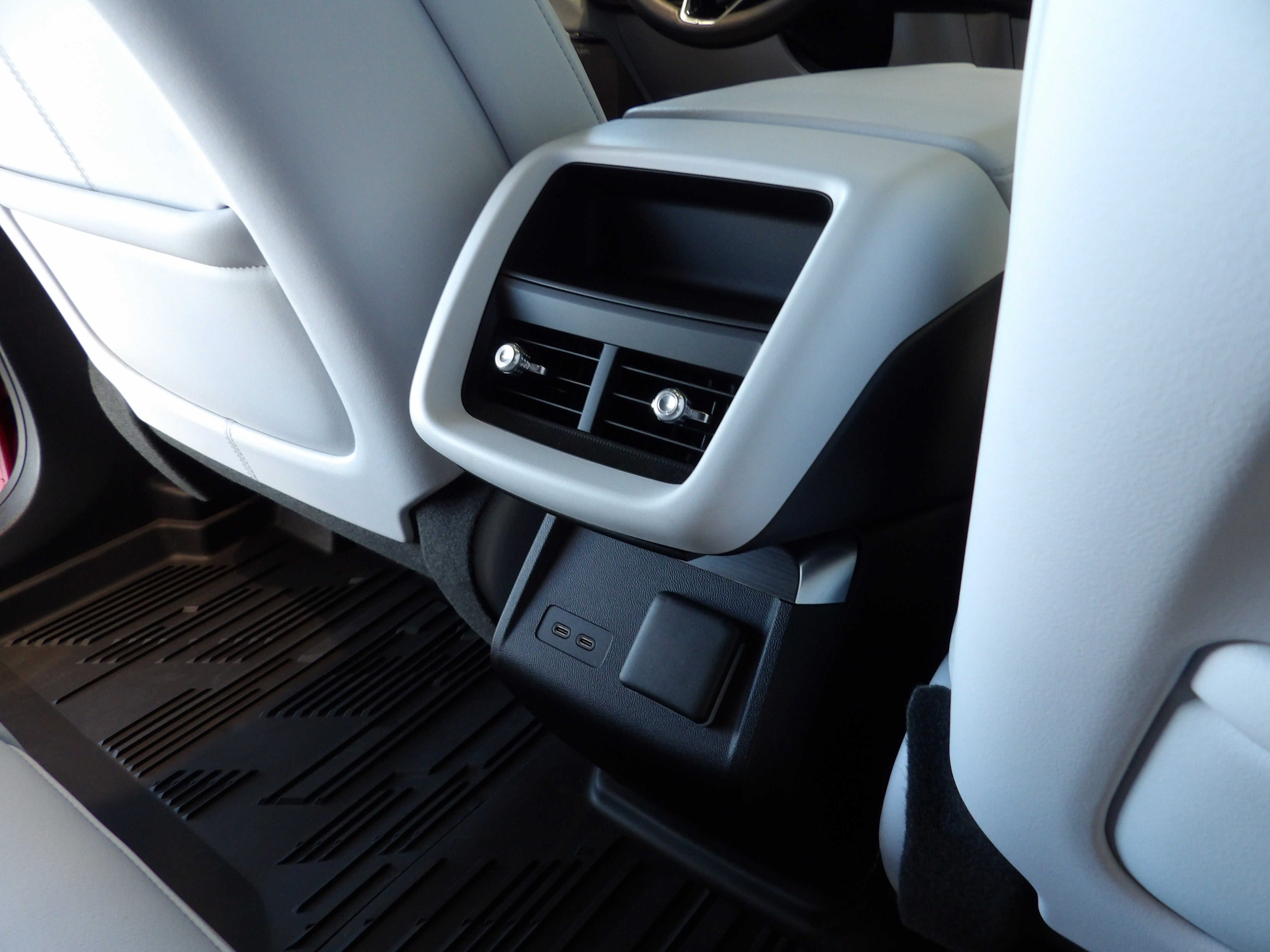 2024 Cadillac LYRIQ Luxury 2