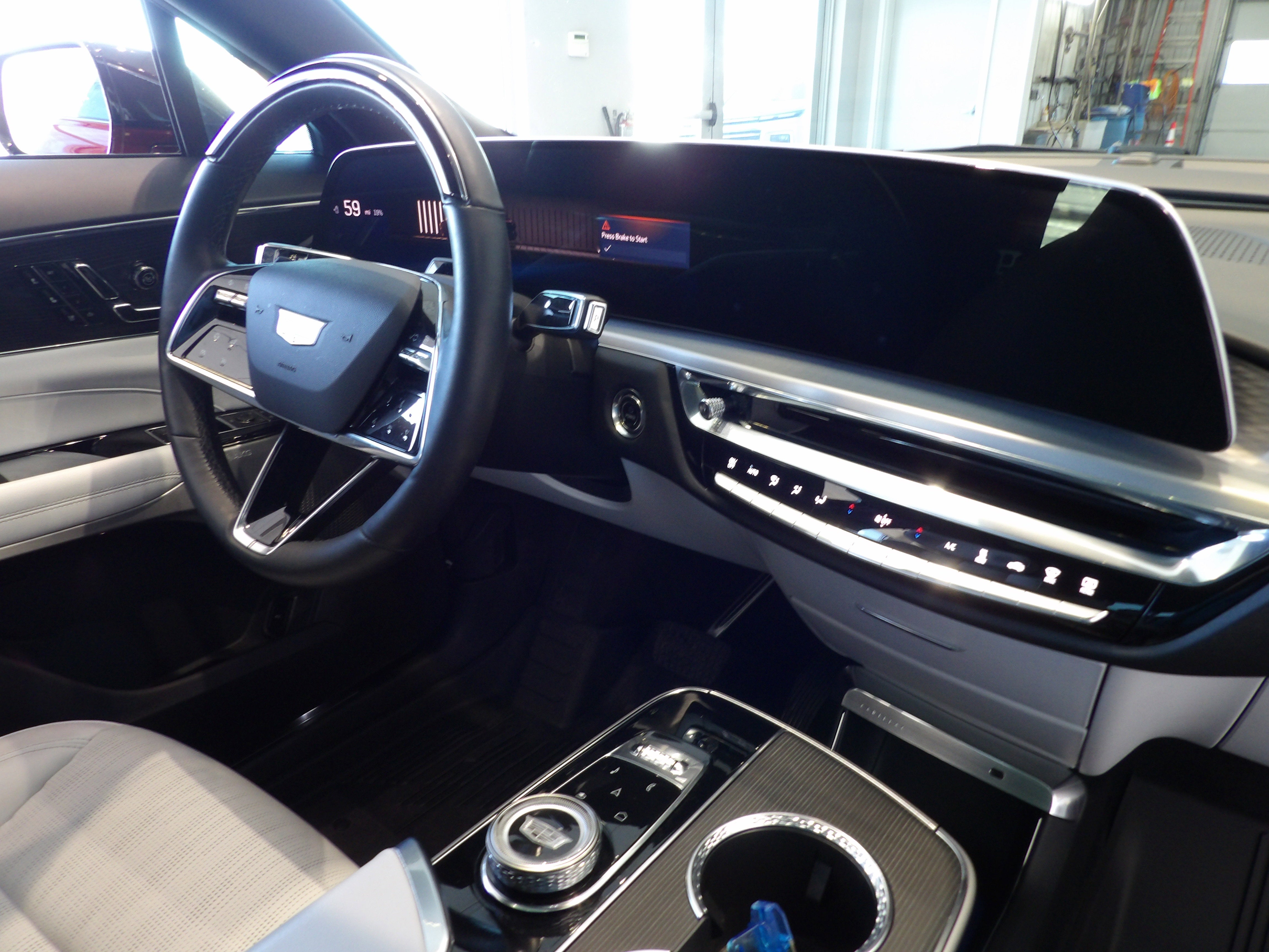 2024 Cadillac LYRIQ Luxury 2