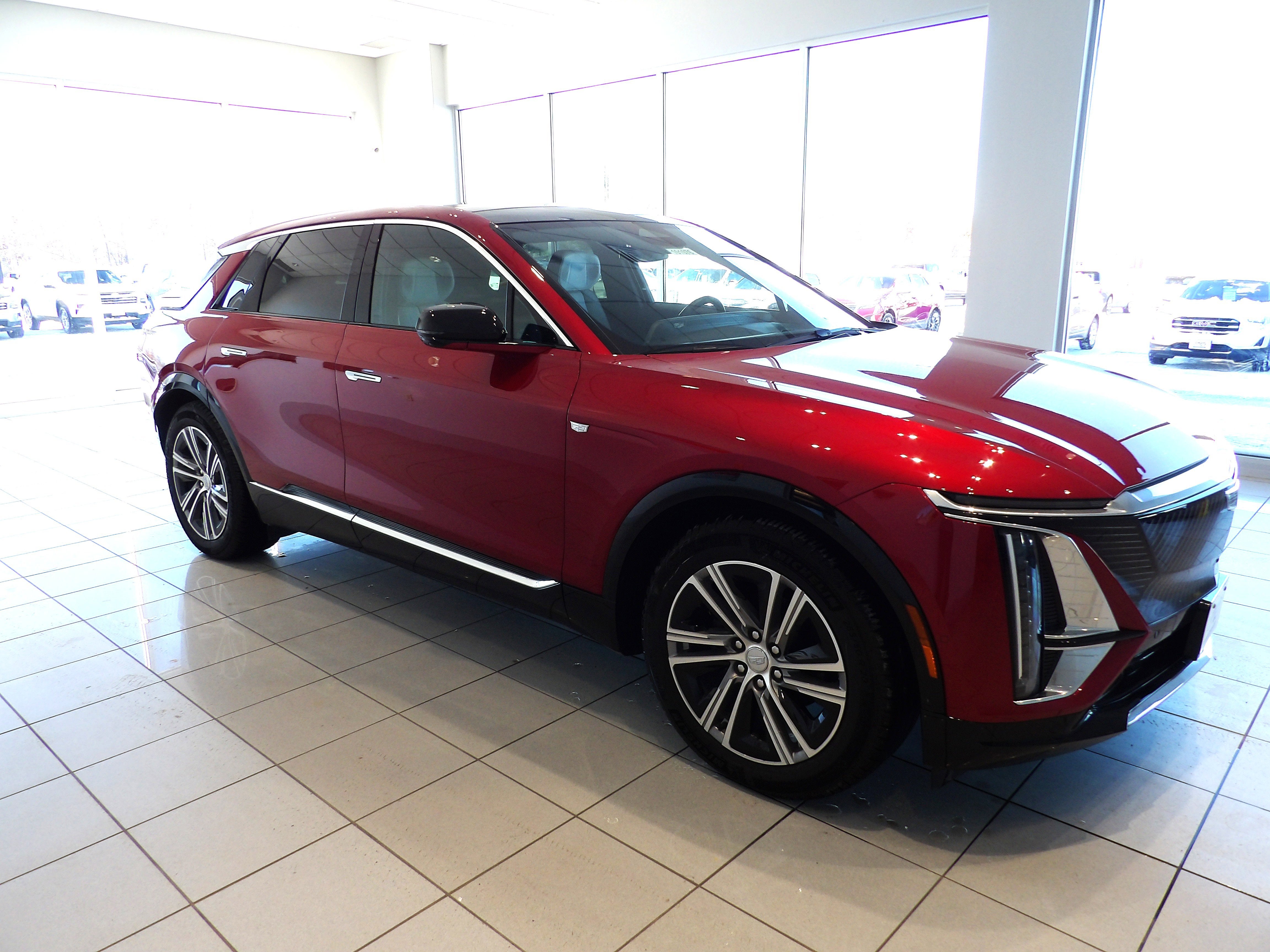 2024 Cadillac LYRIQ Luxury 2