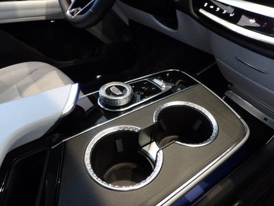 2024 Cadillac LYRIQ Luxury 2