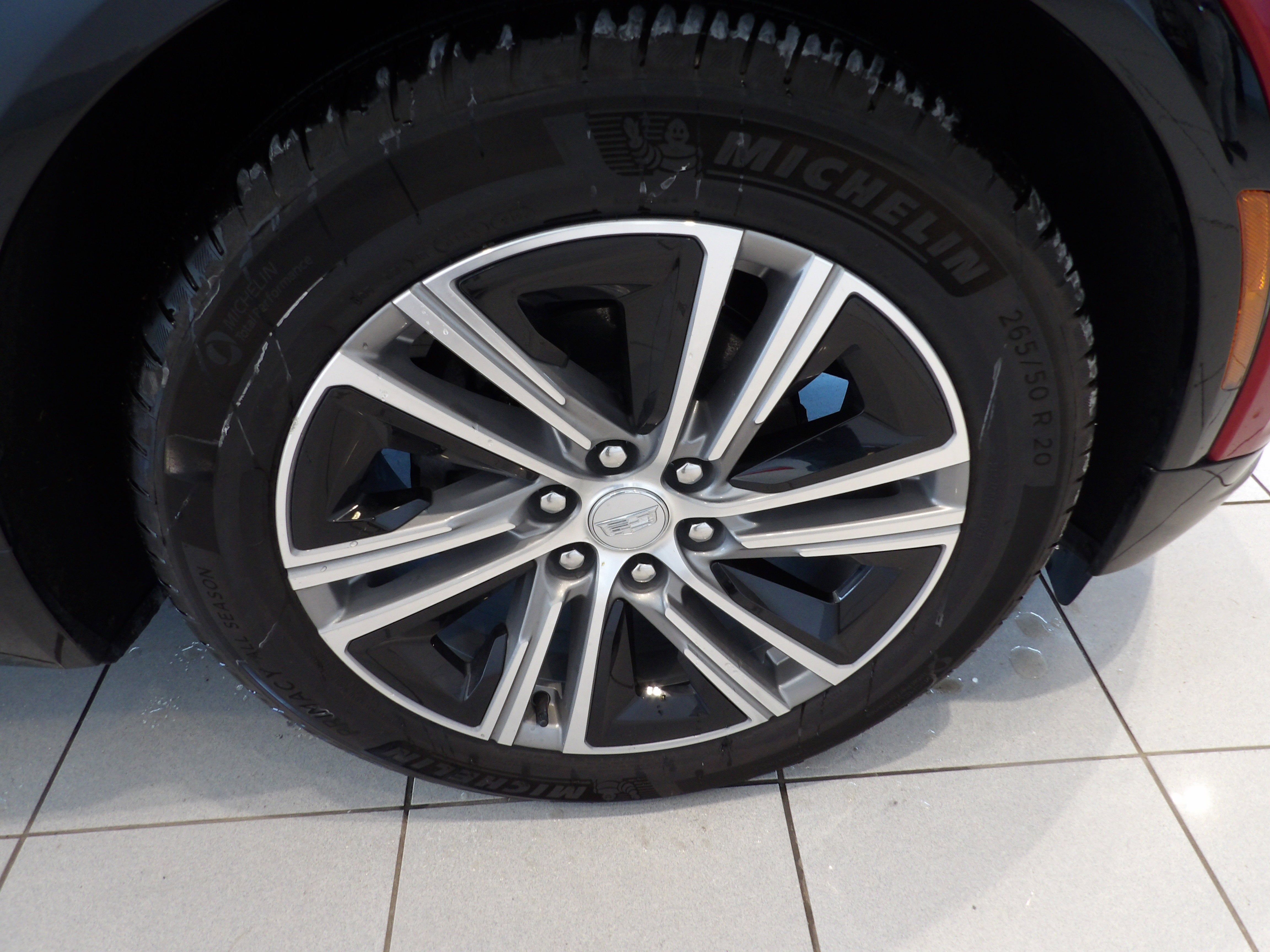 2024 Cadillac LYRIQ Luxury 2