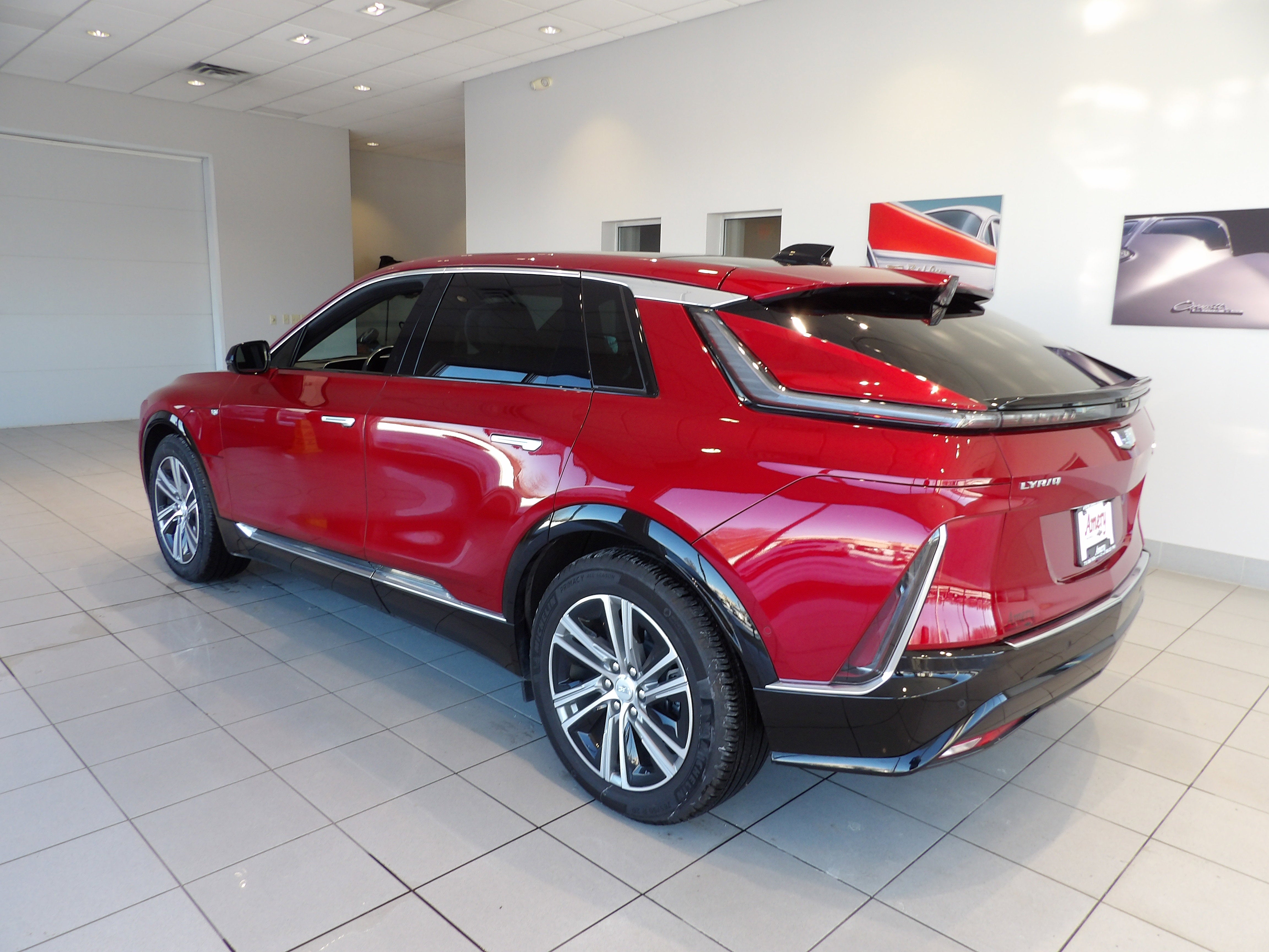 2024 Cadillac LYRIQ Luxury 2