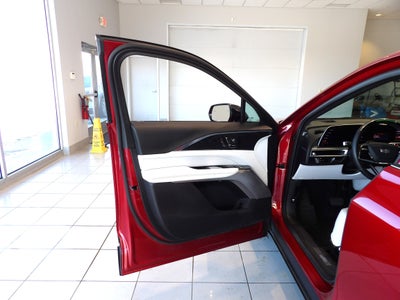 2024 Cadillac LYRIQ Luxury 2