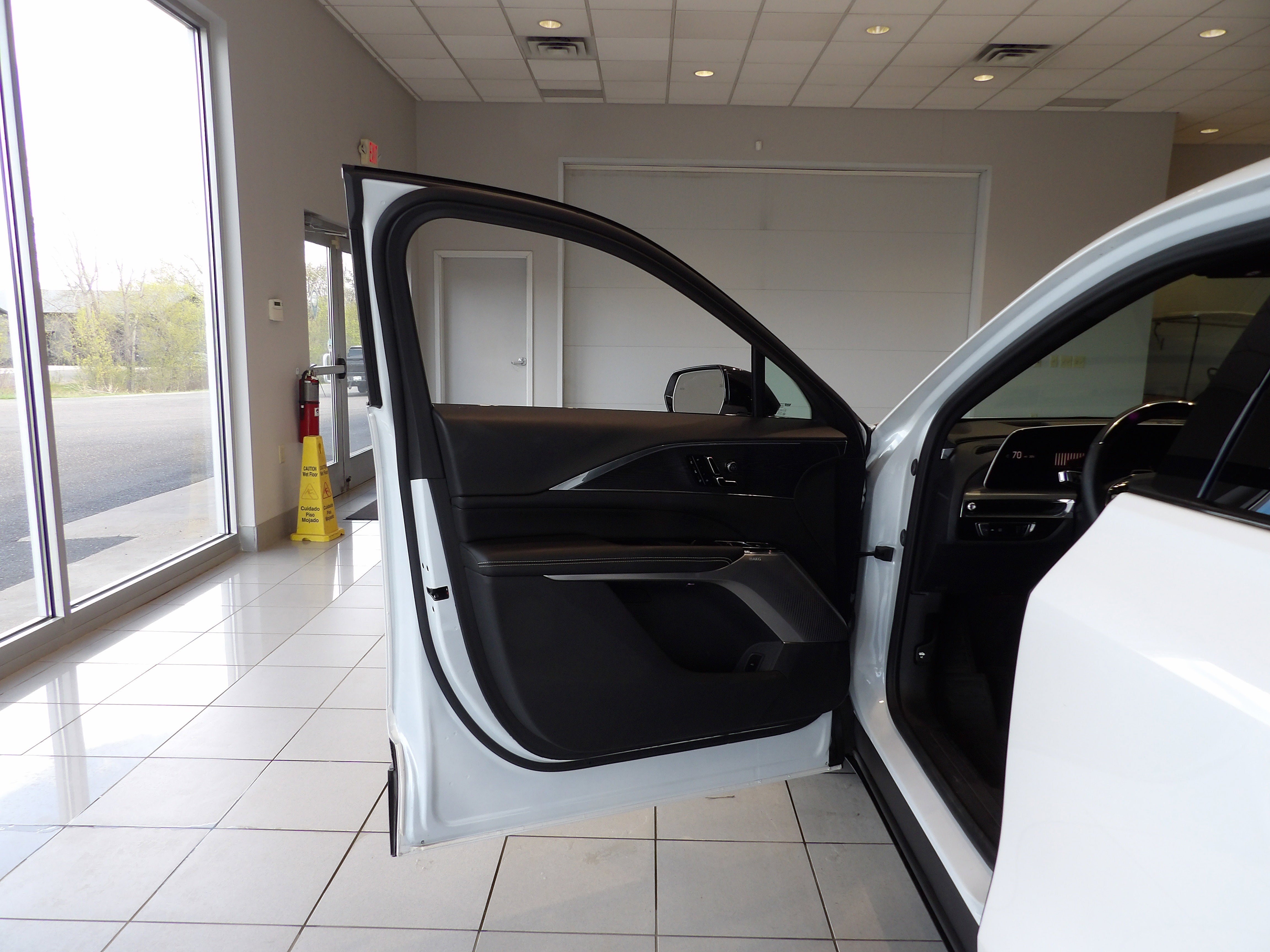 2024 Cadillac LYRIQ Sport 2