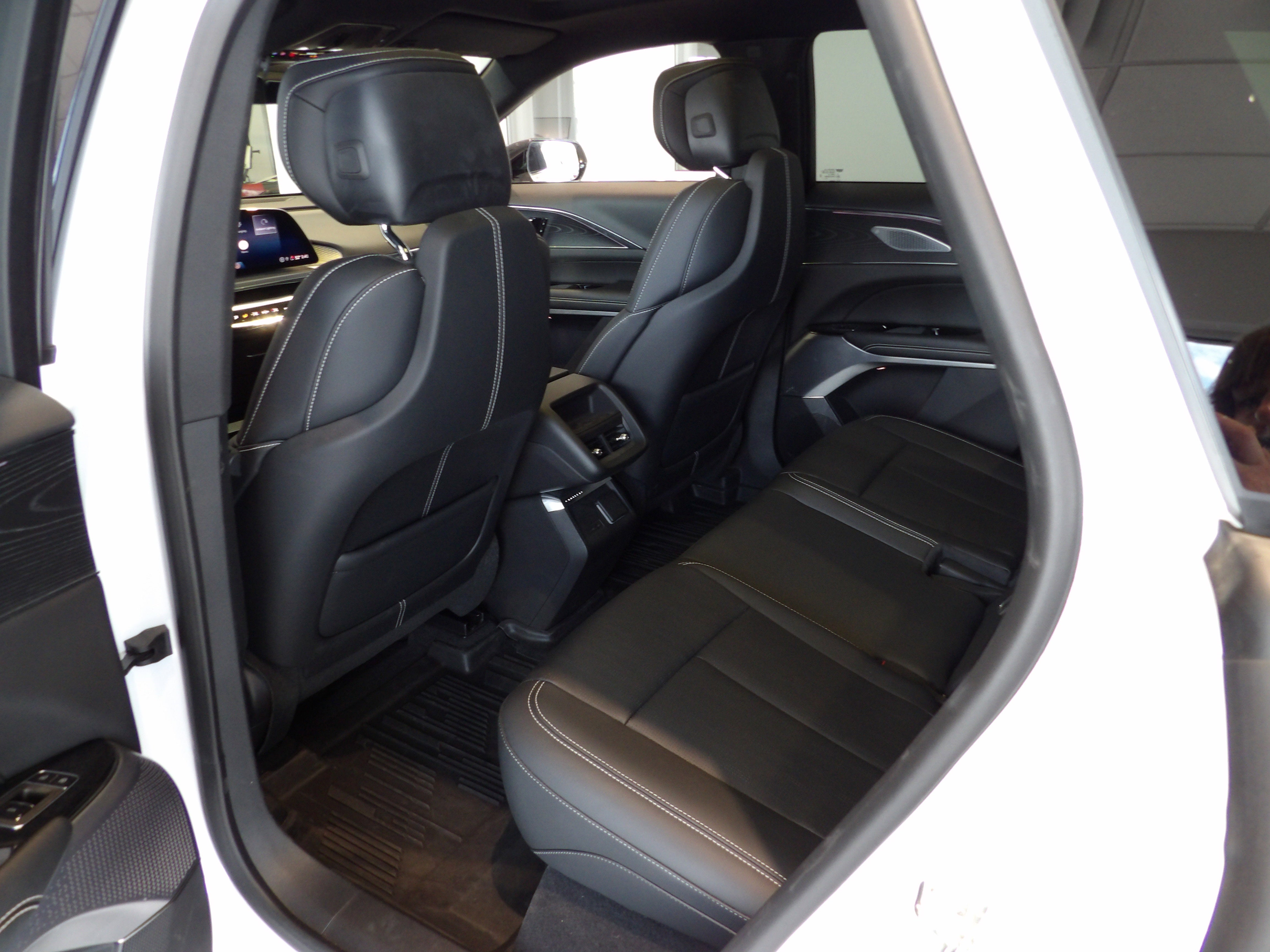 2024 Cadillac LYRIQ Sport 2