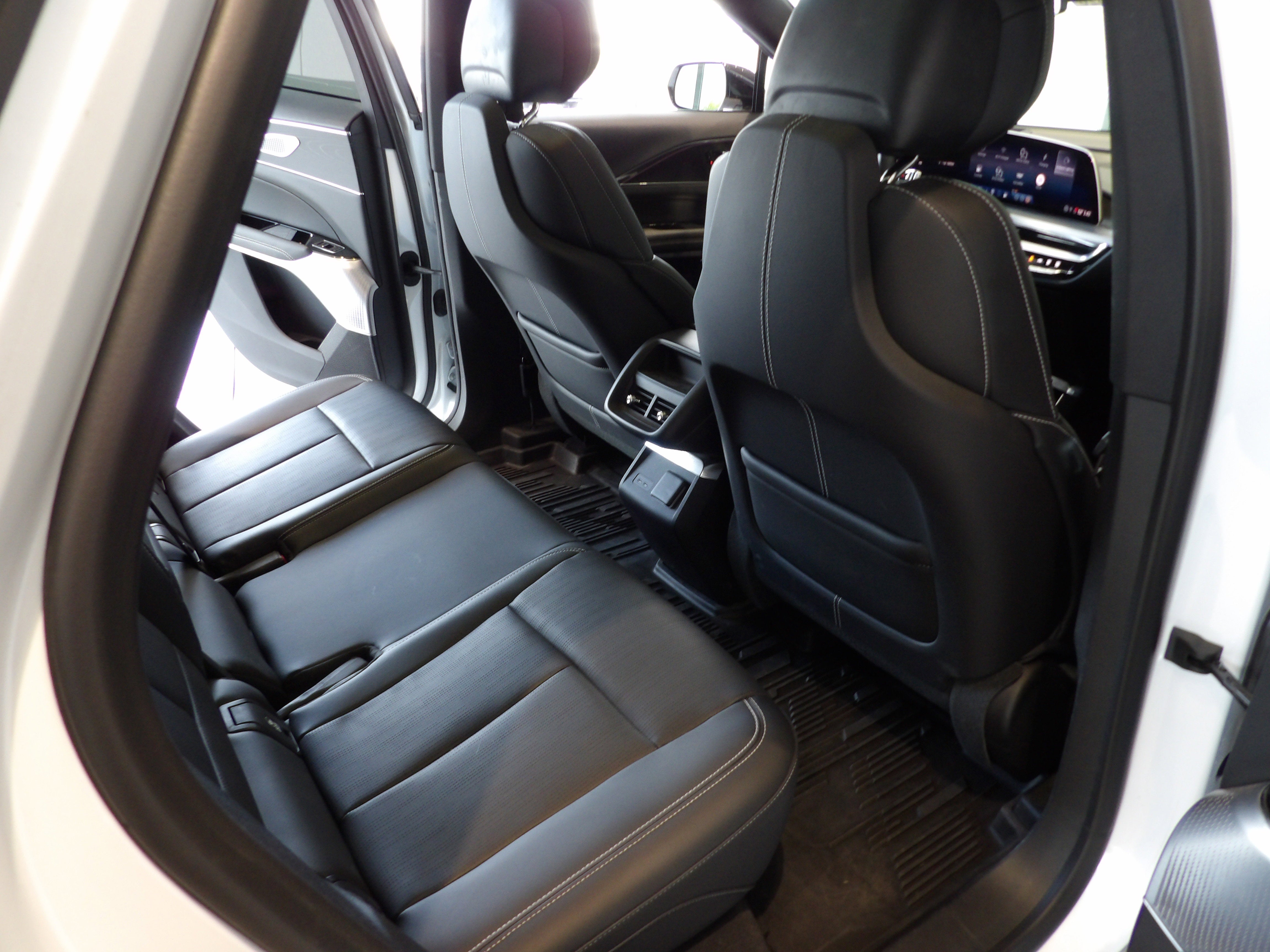 2024 Cadillac LYRIQ Sport 2